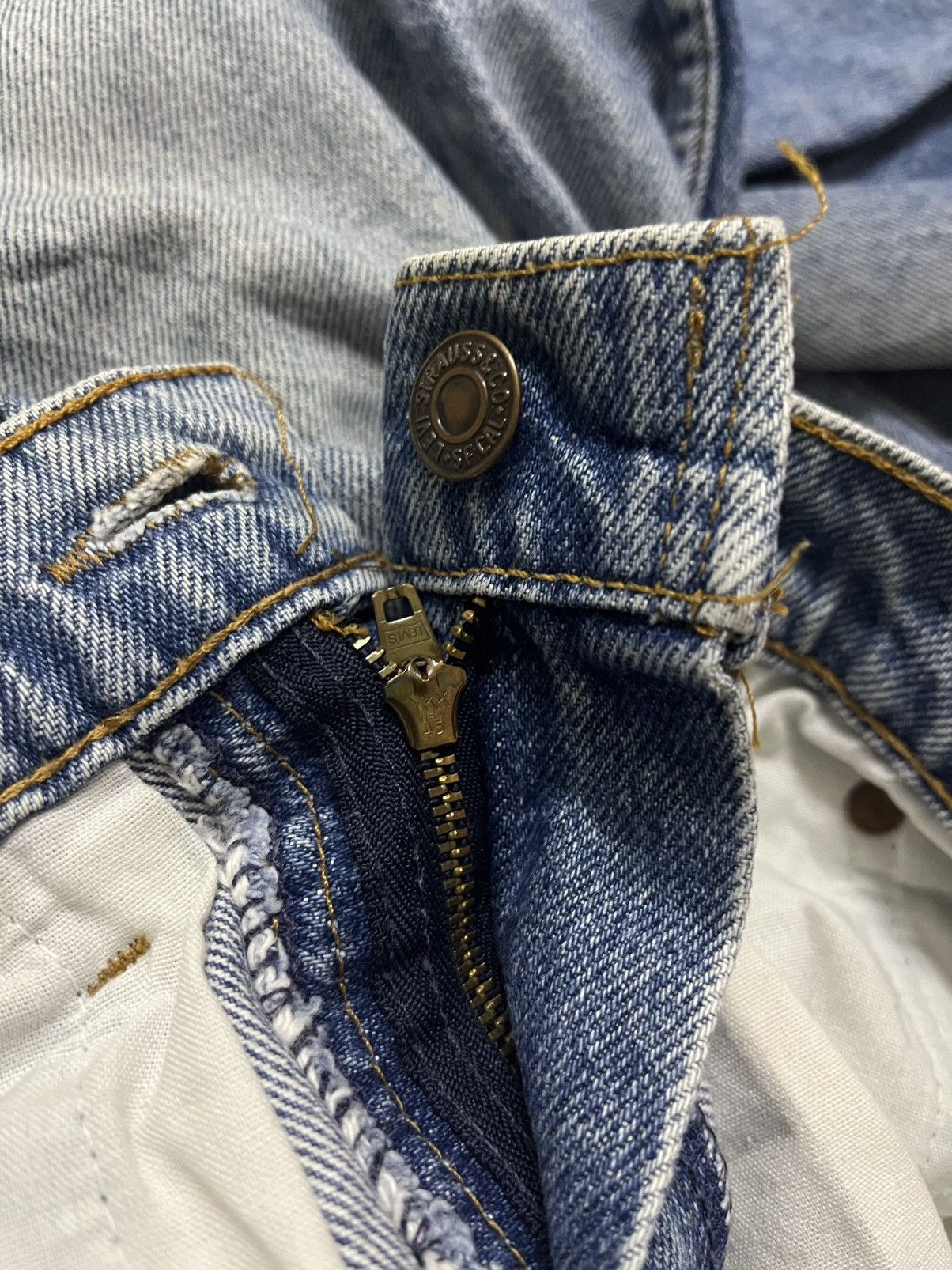 Levi's Vintage Clothing Vintage Levi’s 505 distressed 90s light blue wash jeans Size US 32 / EU 48 - 9 Thumbnail