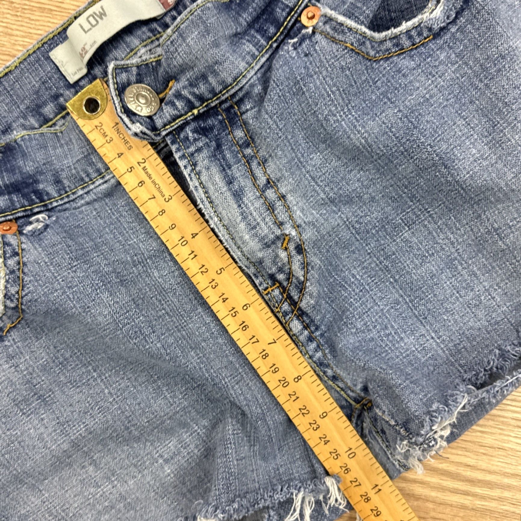 Levi's Levi’s 542 14M Denim Flap Pockets Cut-Off Shorts Women Blue 14 Pockets Damaged? No, Destroyed? No. (Note: must avoid adding words). Size 36" / US 14 / IT 50 - 5 Thumbnail