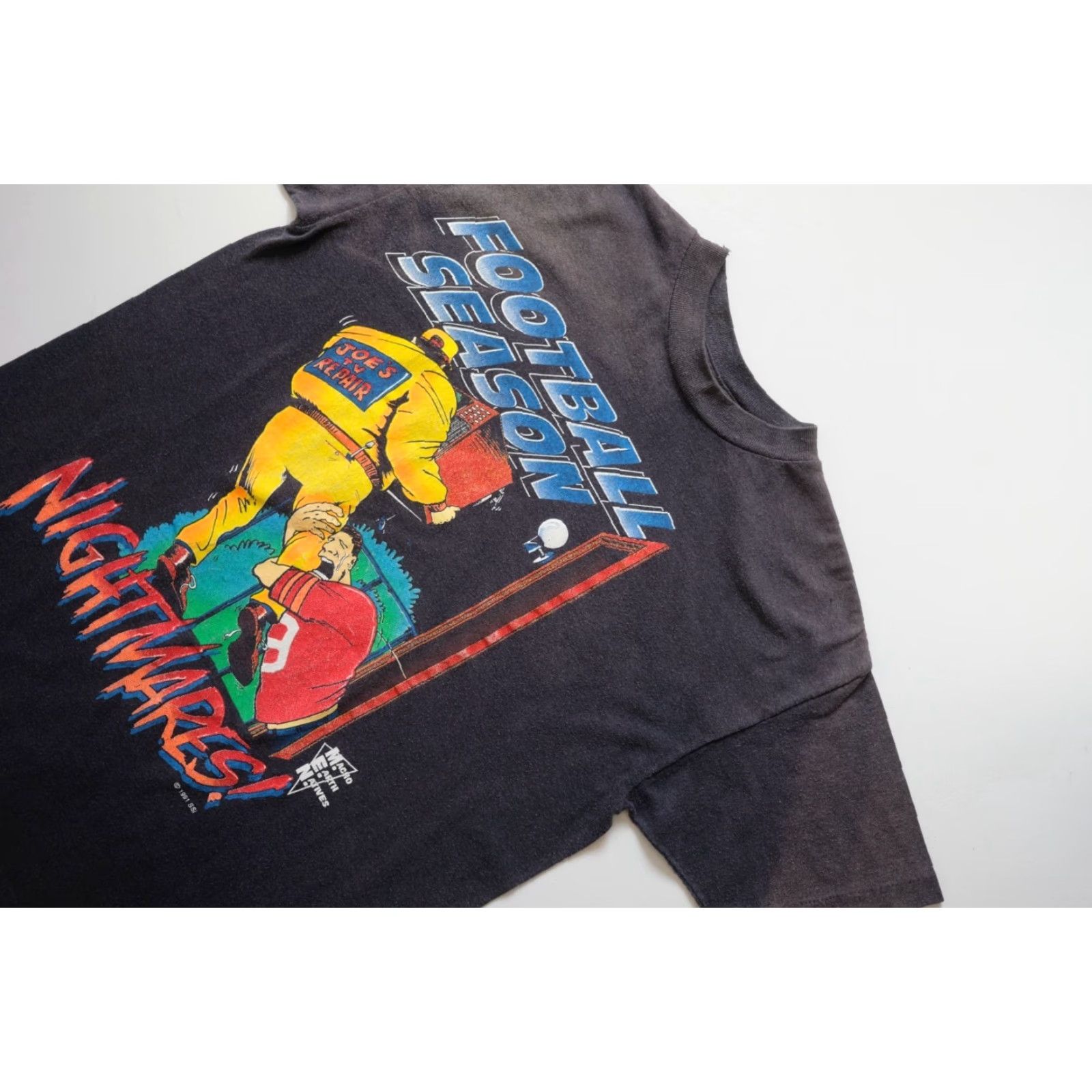 NFL VINTAGE 90s FOOTBALL SEASON NIGHTMARES 1991 BLACK T-SHIRT SZ M NFL Men Short Sleeve Crew Neck Cotton Size US M / EU 48-50 / 2 - 6 Thumbnail