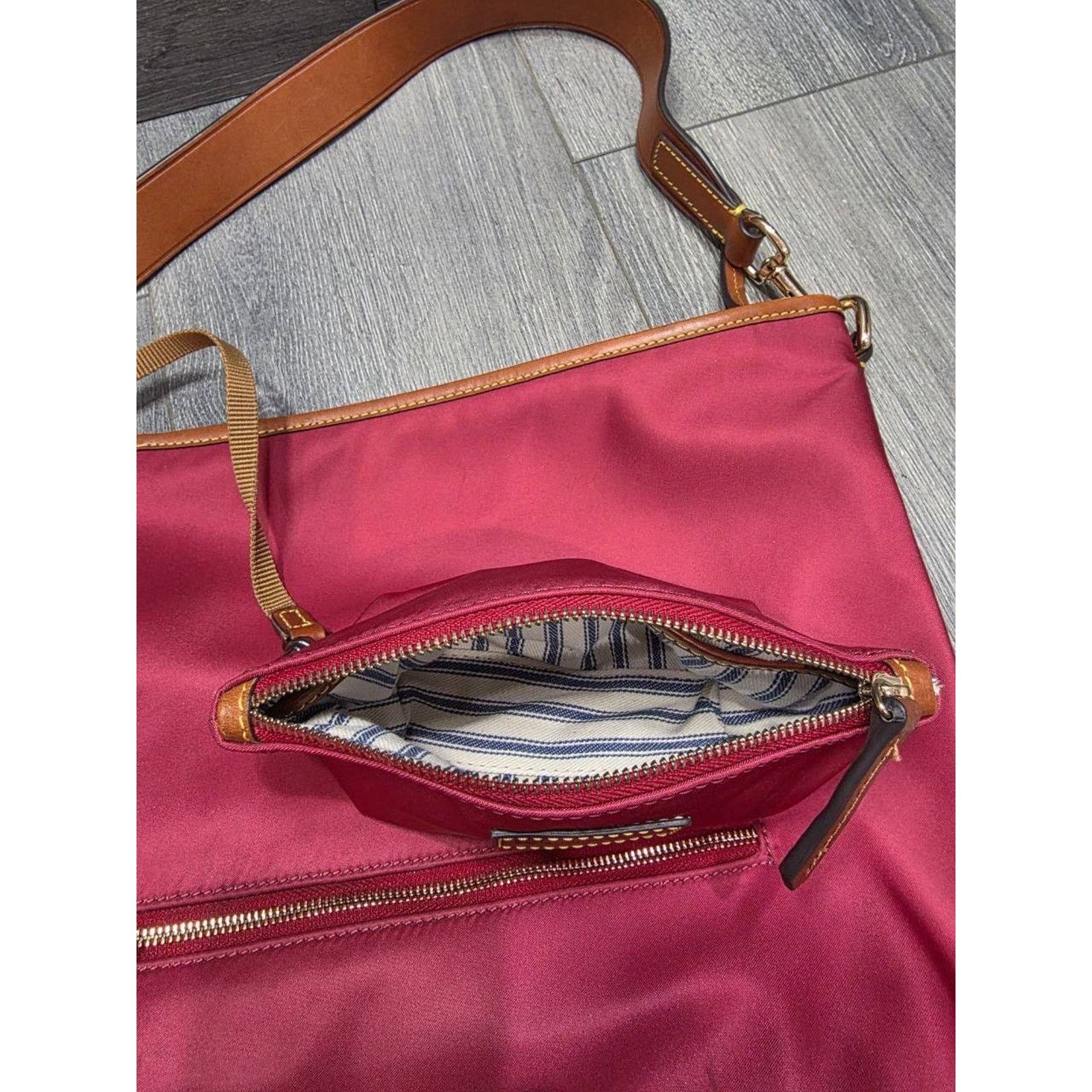 Dooney & Bourke Dooney & Bourke burgundy Wayfarer Small Hobo Cro bag B000555 Size ONE SIZE - 3 Thumbnail