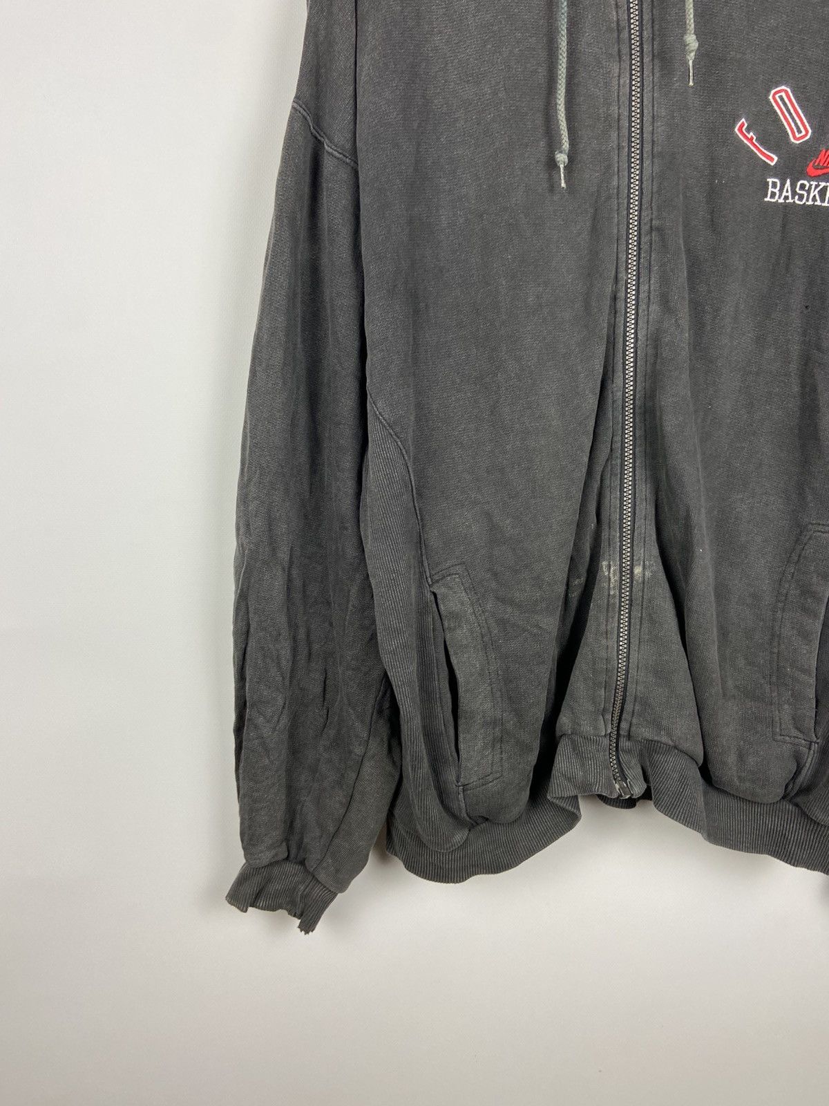 Nike × Vintage Vintage 90 s Nike Force Basketball Zip Hoodie Hooded Faded Size US L / EU 52-54 / 3 - 6 Thumbnail