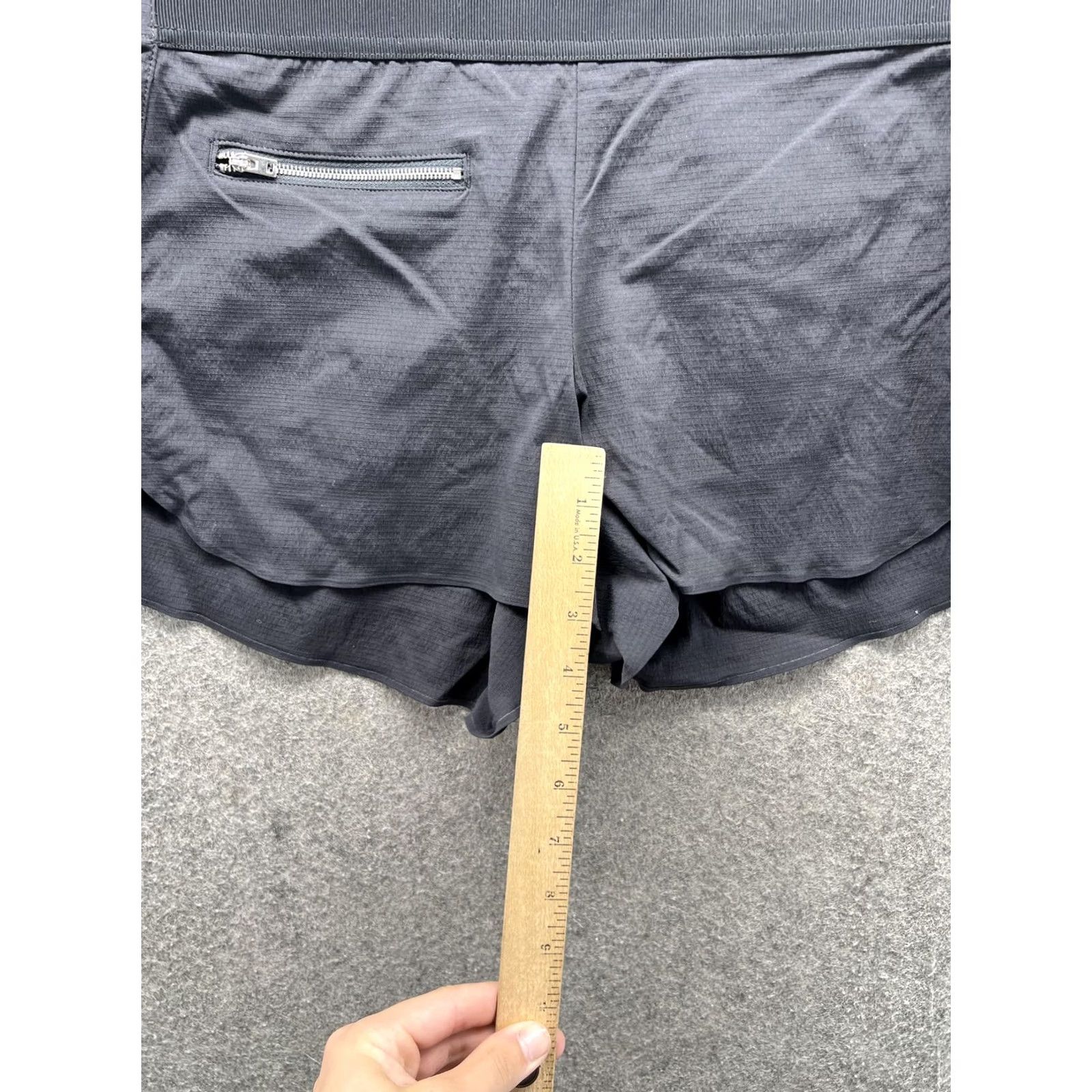 Athleta Athleta Shorts Womens 2 Black 3.5 In Running Athletic Zip Pocket Lightweight Womens” Size 26" / US 2 / IT 38 - 2 Thumbnail