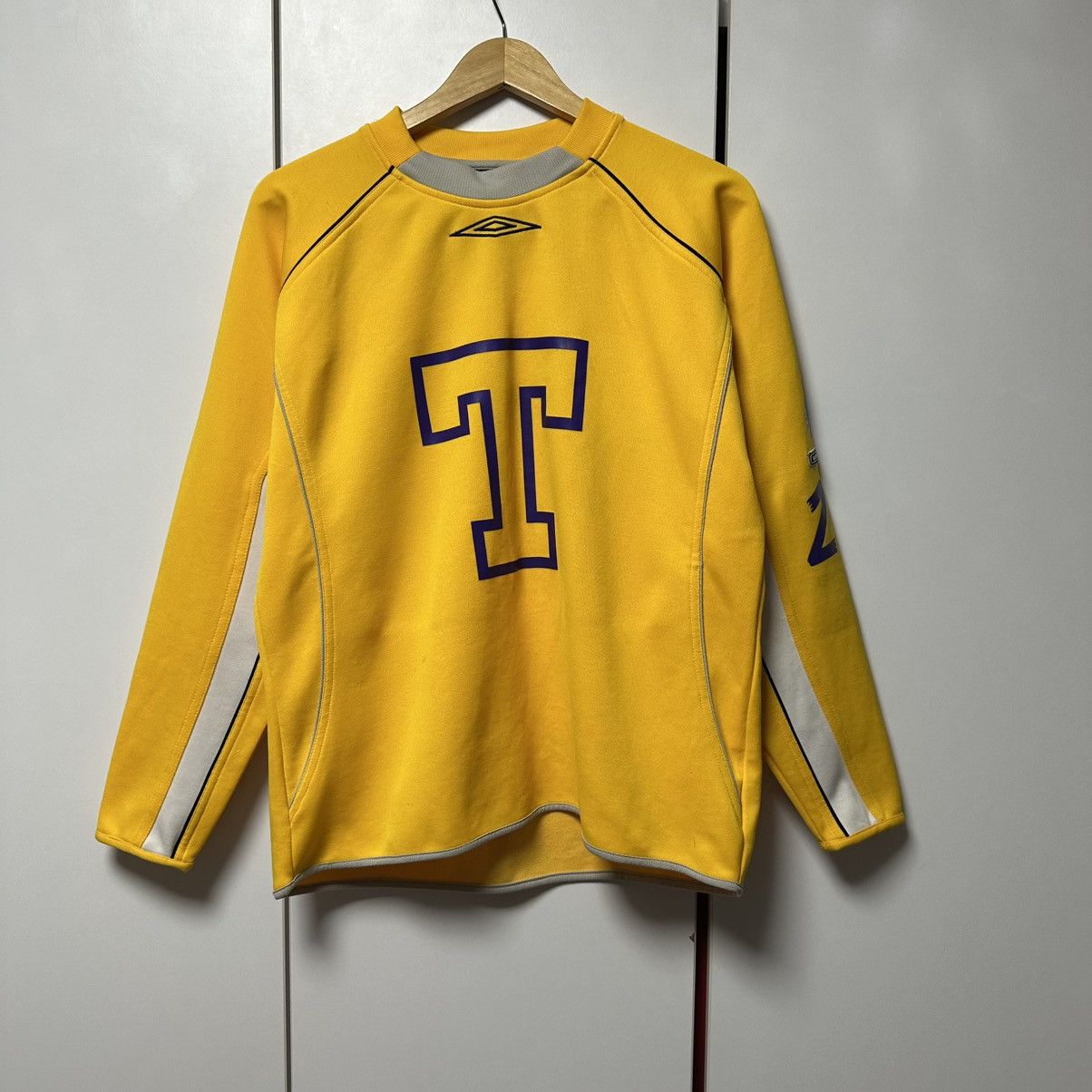 Umbro Umbro Tunet Innebandy Hlubb 29 T Vintage Jersey Size US S / EU 44-46 / 1 - 1 Thumbnail