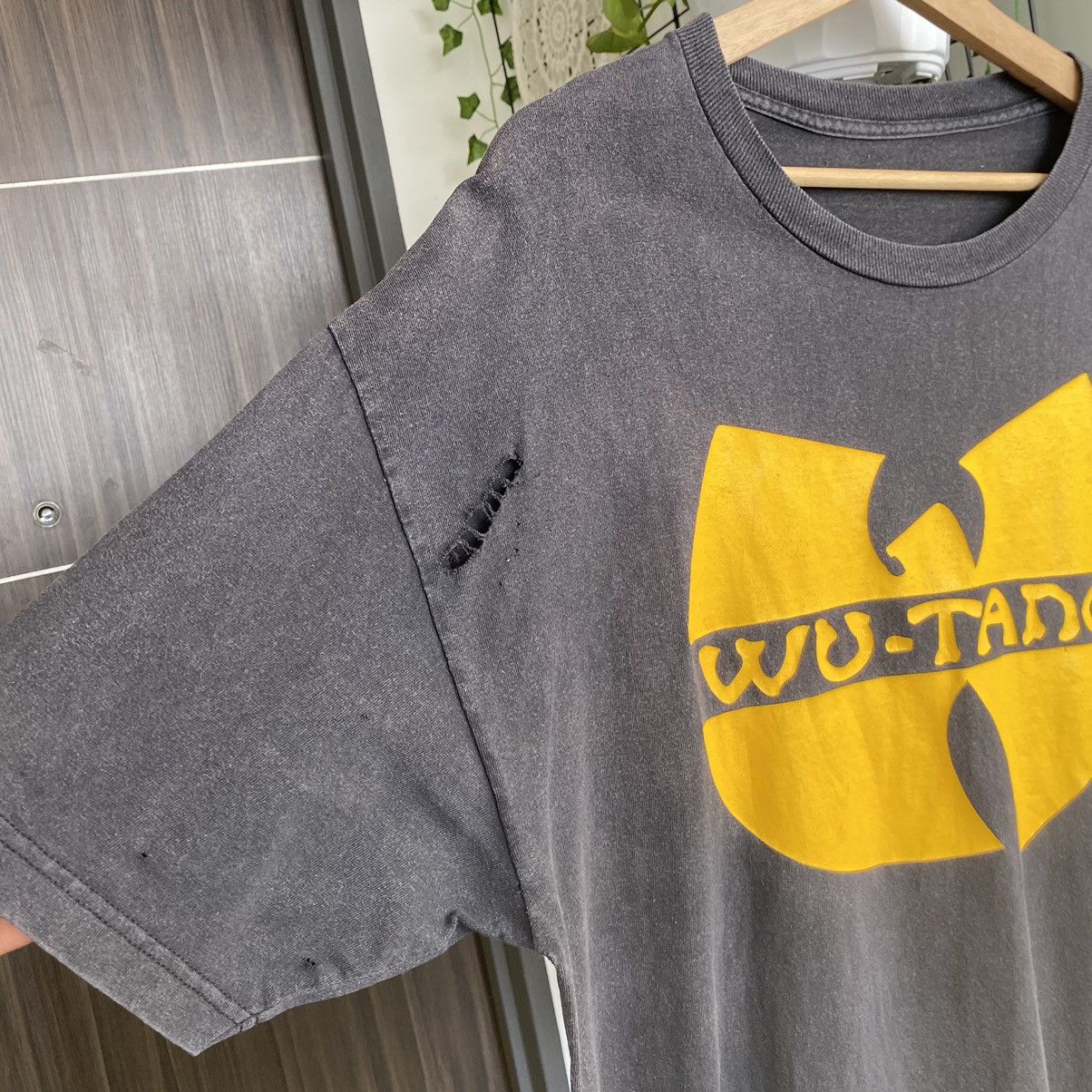 Vintage Thrashed Faded Vintage Y2K Wu-Tang ERD GRUNGE DISTRESSED TEE Size US XL / EU 56 / 4 - 3 Thumbnail