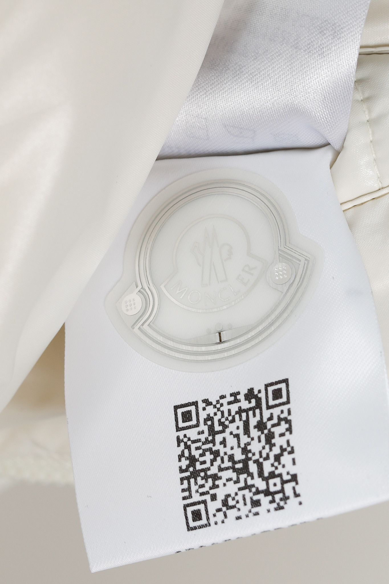 Moncler Moncler Genius Akishima White Quilted Down Jacket Size US M / EU 48-50 / 2 - 22 Thumbnail