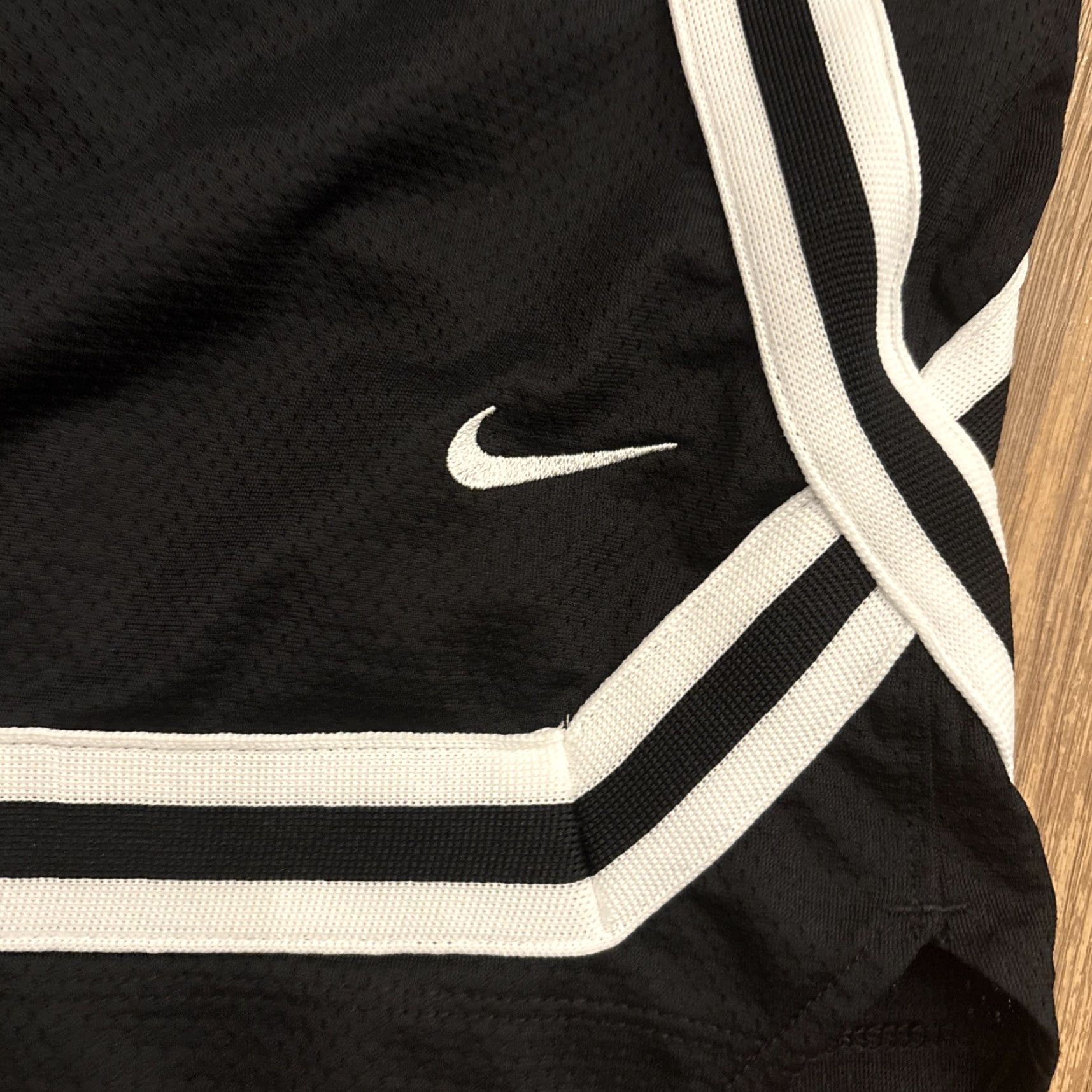 Nike Nike Dri-FIT DNA Crossover Basketball Shorts Men XL 8" Black FN2883-010 Size US 36 / EU 52 - 3 Thumbnail