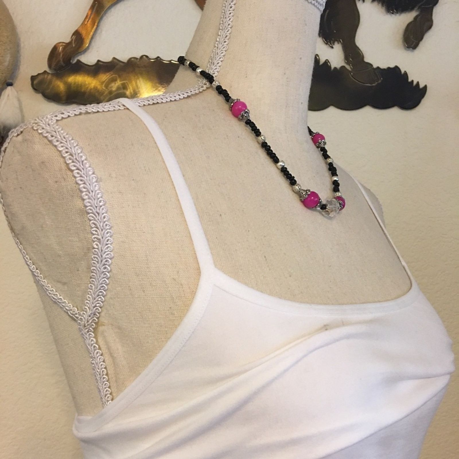 Handmade Artisan Hot pink pearl seed bead necklace Size ONE SIZE - 2 Thumbnail