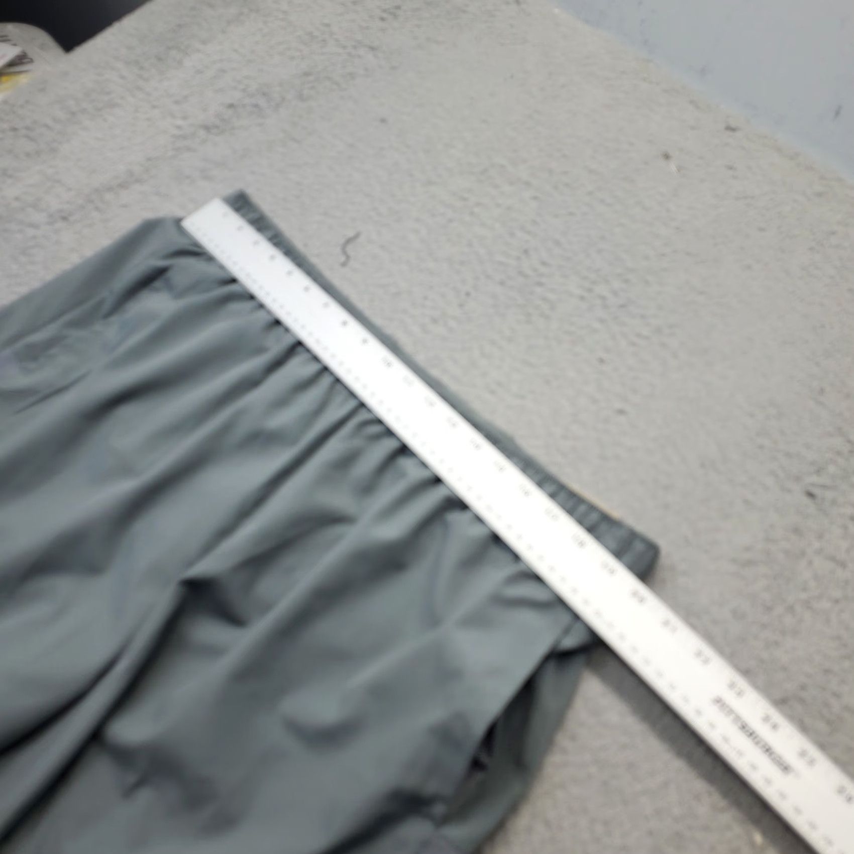 Nike Nike Dri-FIT Challenger Shorts Mens XXL Gray Slit Size US 39 - 5 Thumbnail