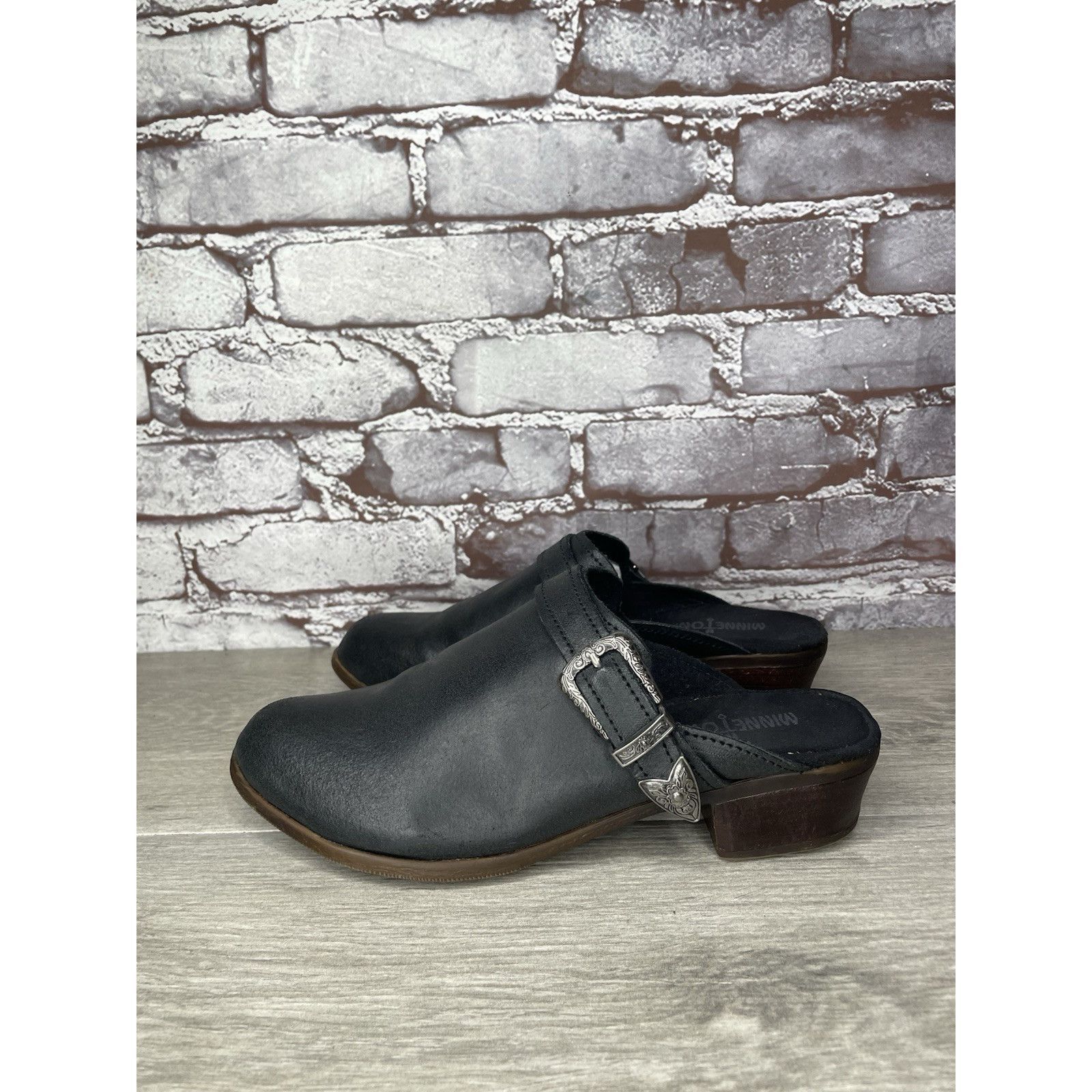 Minnetonka Minnetonka Black Leather Silver Buckle Billie Mules Shoes Wo Size US 7.5 / IT 37.5 - 18 Thumbnail