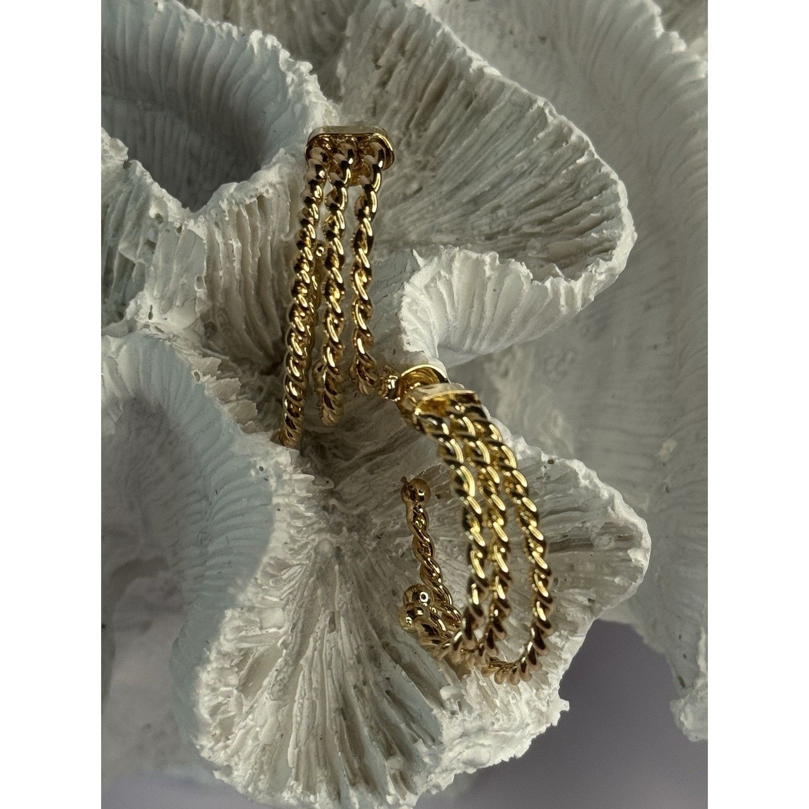 Jewelry GOLD PLATED EARRINGS LENGTH 1 INCH Size ONE SIZE - 2 Thumbnail