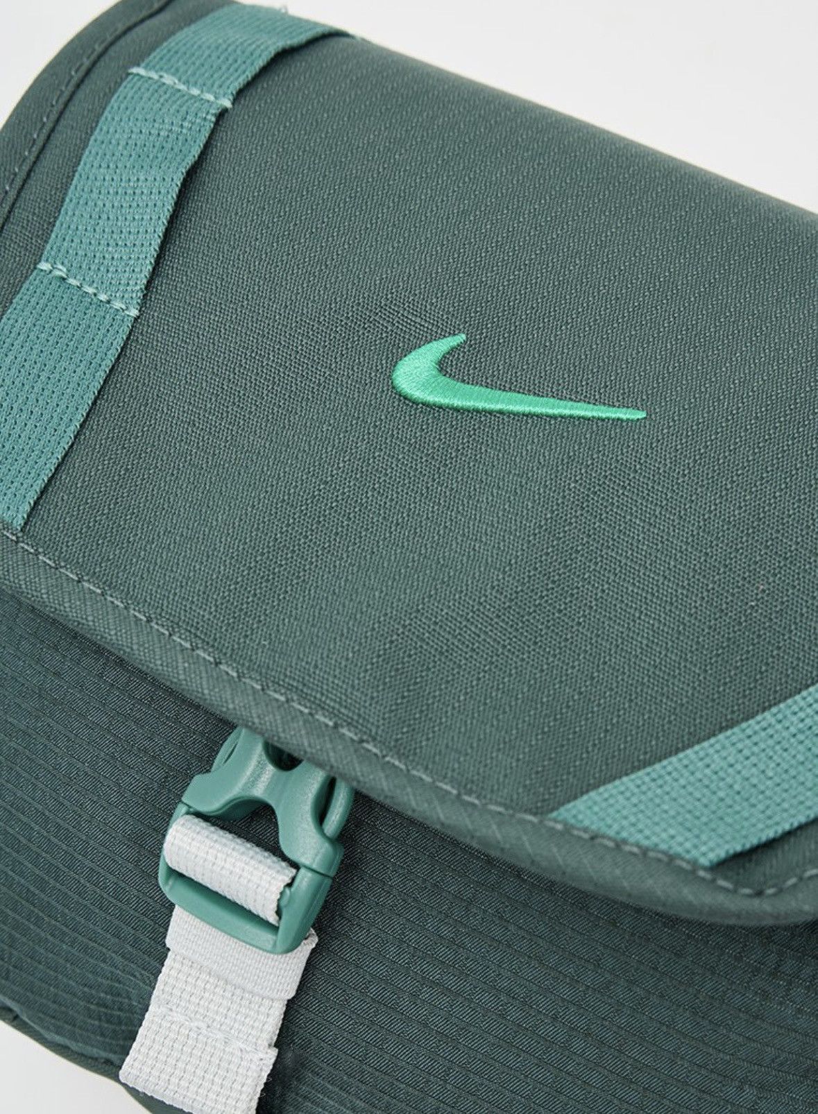 Nike Nike Sling Bag Crossbody Backpack Size ONE SIZE - 4 Thumbnail