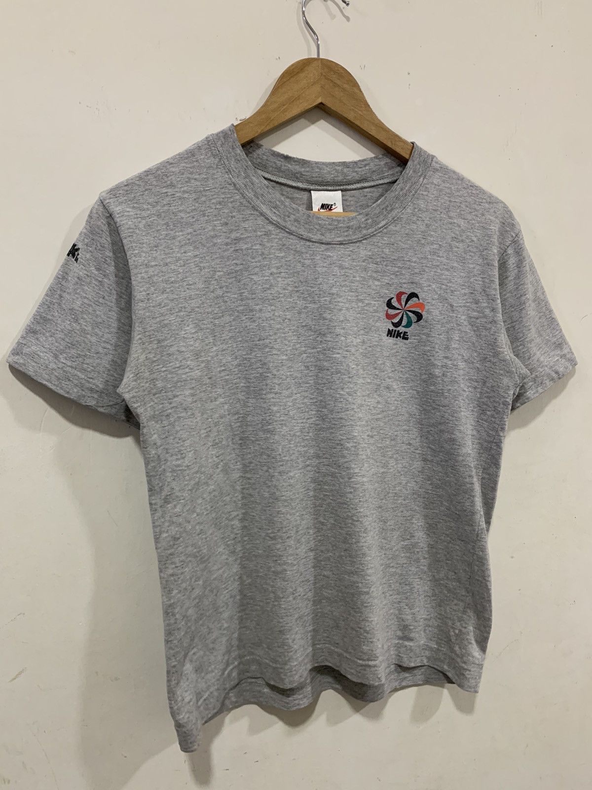 Nike Vintage Nike Pinwheel Small Tee Size US S / EU 44-46 / 1 - 4 Thumbnail