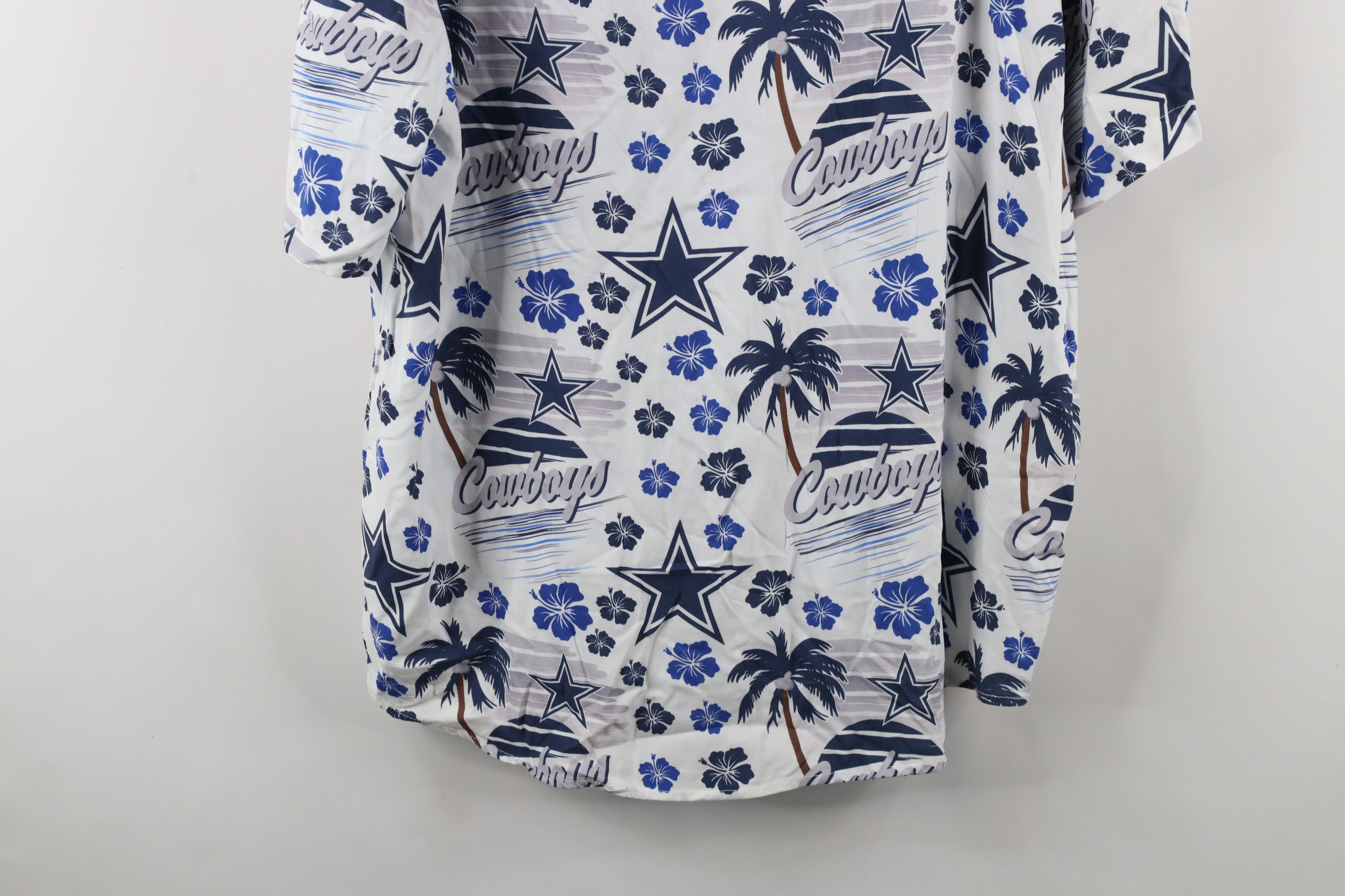 Vintage Vintage NFL All Over Print Cowboys Hawaiian Button Shirt Size US XL / EU 56 / 4 - 10 Thumbnail