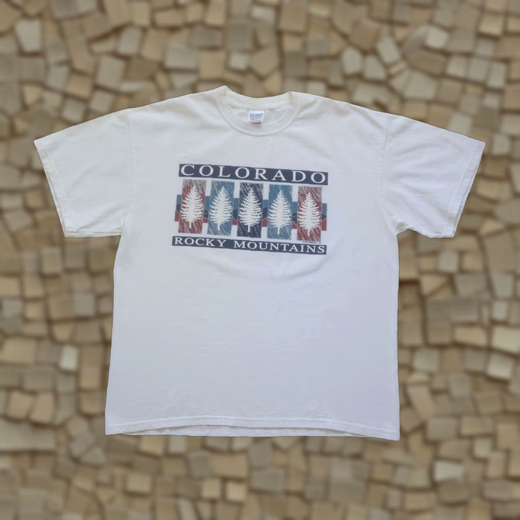 Gildan VINTAGE Gildan White T-Shirt Rocky Mountain Ski Snowboarding Graphic XL Men Size US XL / EU 56 / 4 - 1 Thumbnail