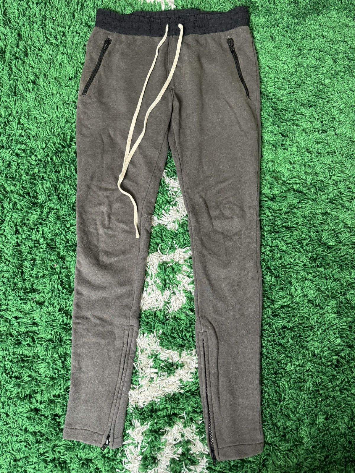 FOG FOG grey / raven sweatpants Size US 30 / EU 46 - 1 Thumbnail