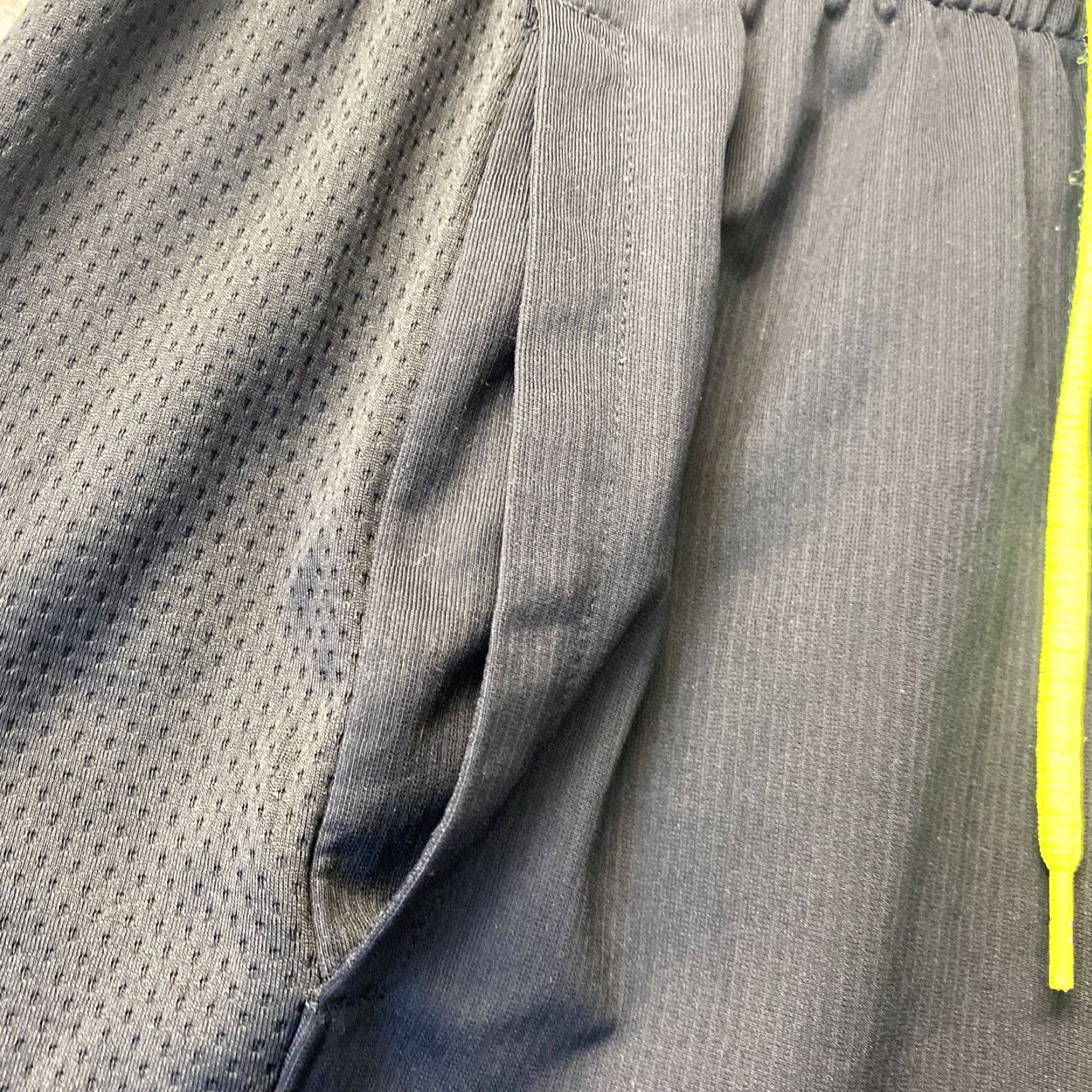 Under Armour Under Armour Shorts Basketball Running Athletic Mens S Black 28 in Waist 37-67 Model 37-67 Size US 29 - 5 Thumbnail