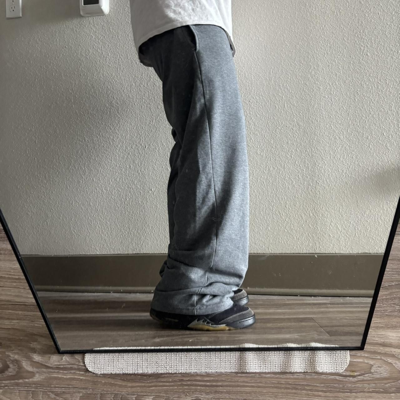 Vintage Crazy Vintage Y2K/2000s Grey Baggy Essential Sweatpants! Size S Size US 30 / EU 46 - 2 Thumbnail