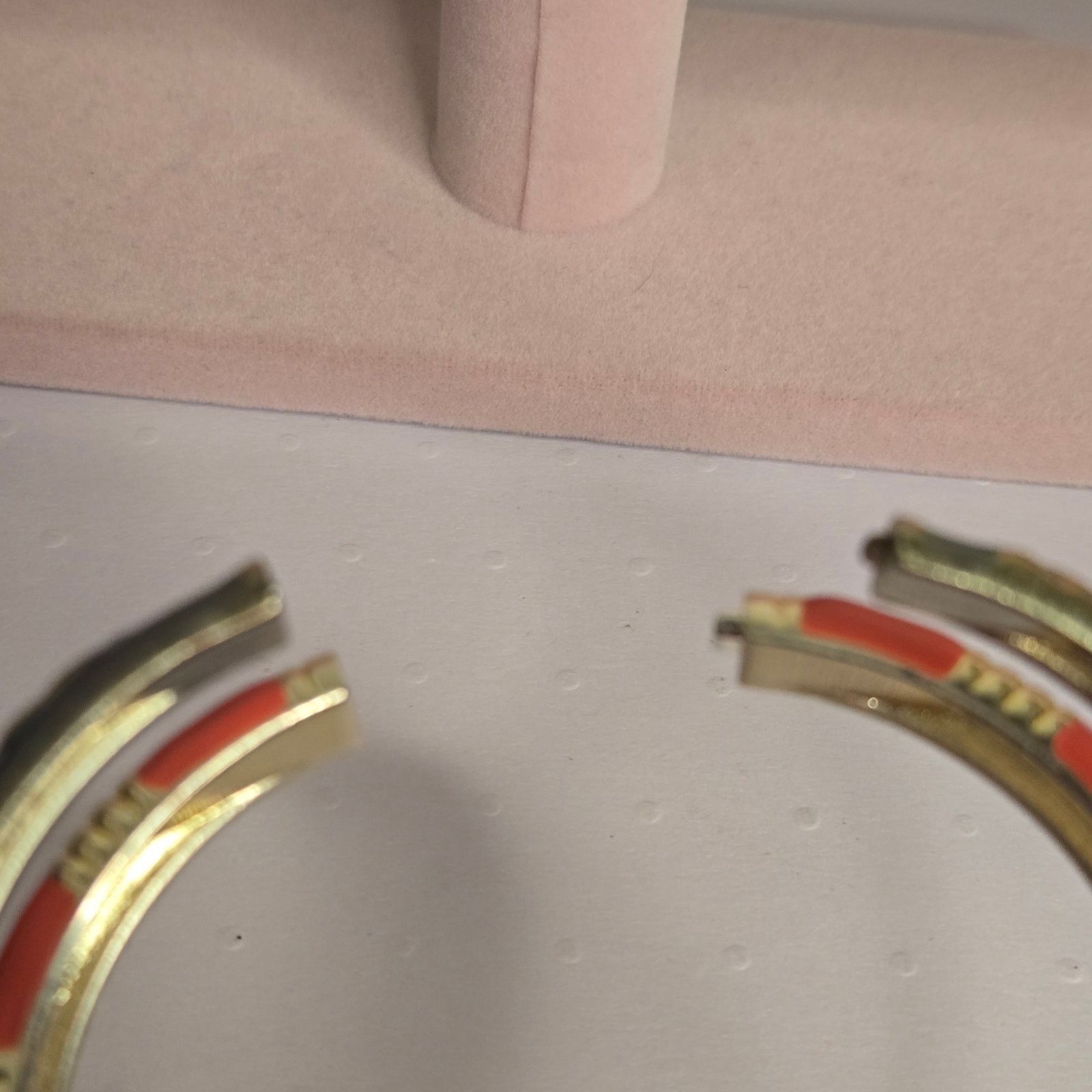 GOLDSIGN Coral & Grey Sequin Enamel Hinged Bangle Bracelets Set Size ONE SIZE - 13 Thumbnail