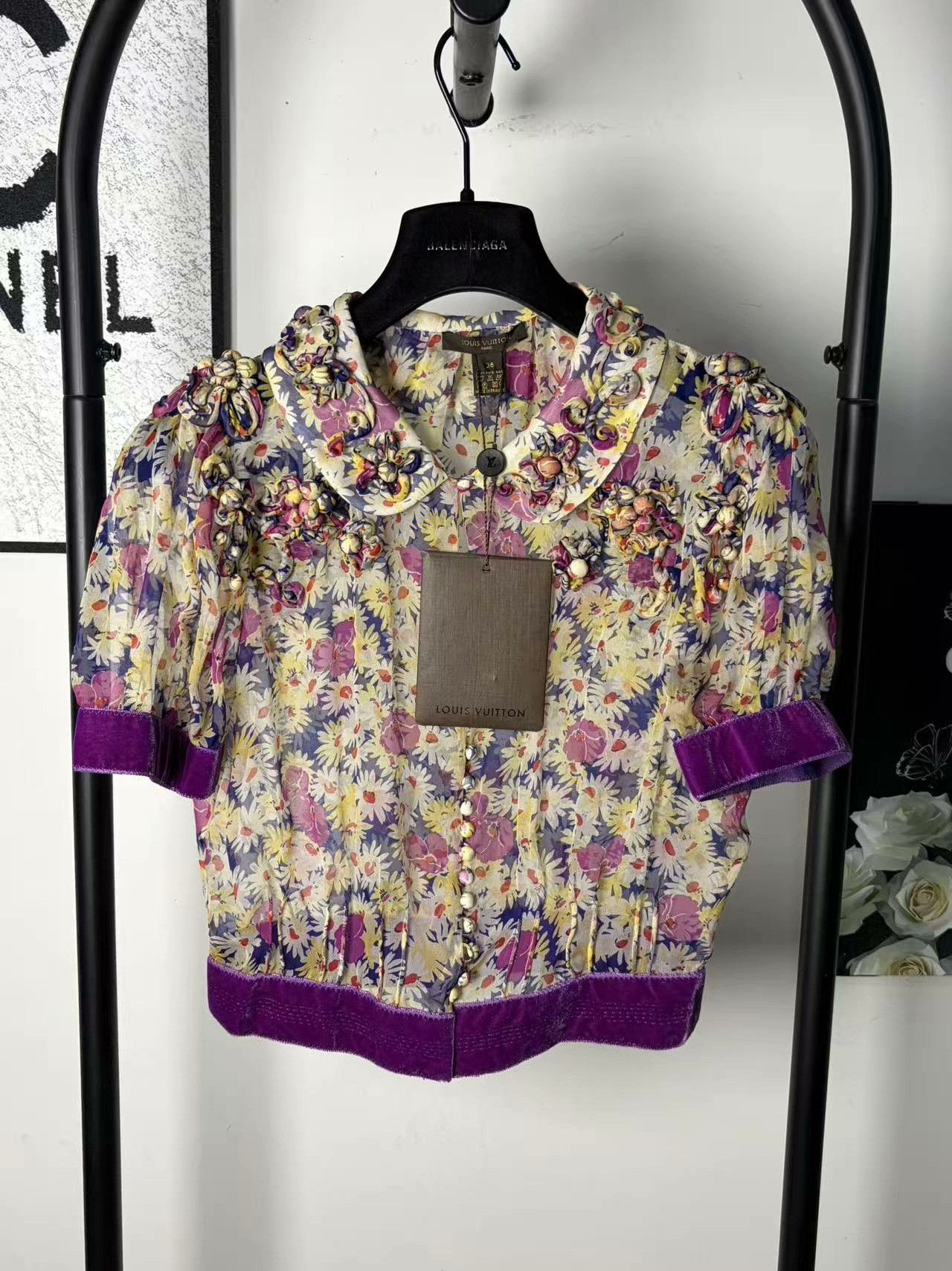 Louis Vuitton Louis Vuitton Silk White Button Up M Women Size M / US 6-8 / IT 42-44 - 1 Thumbnail
