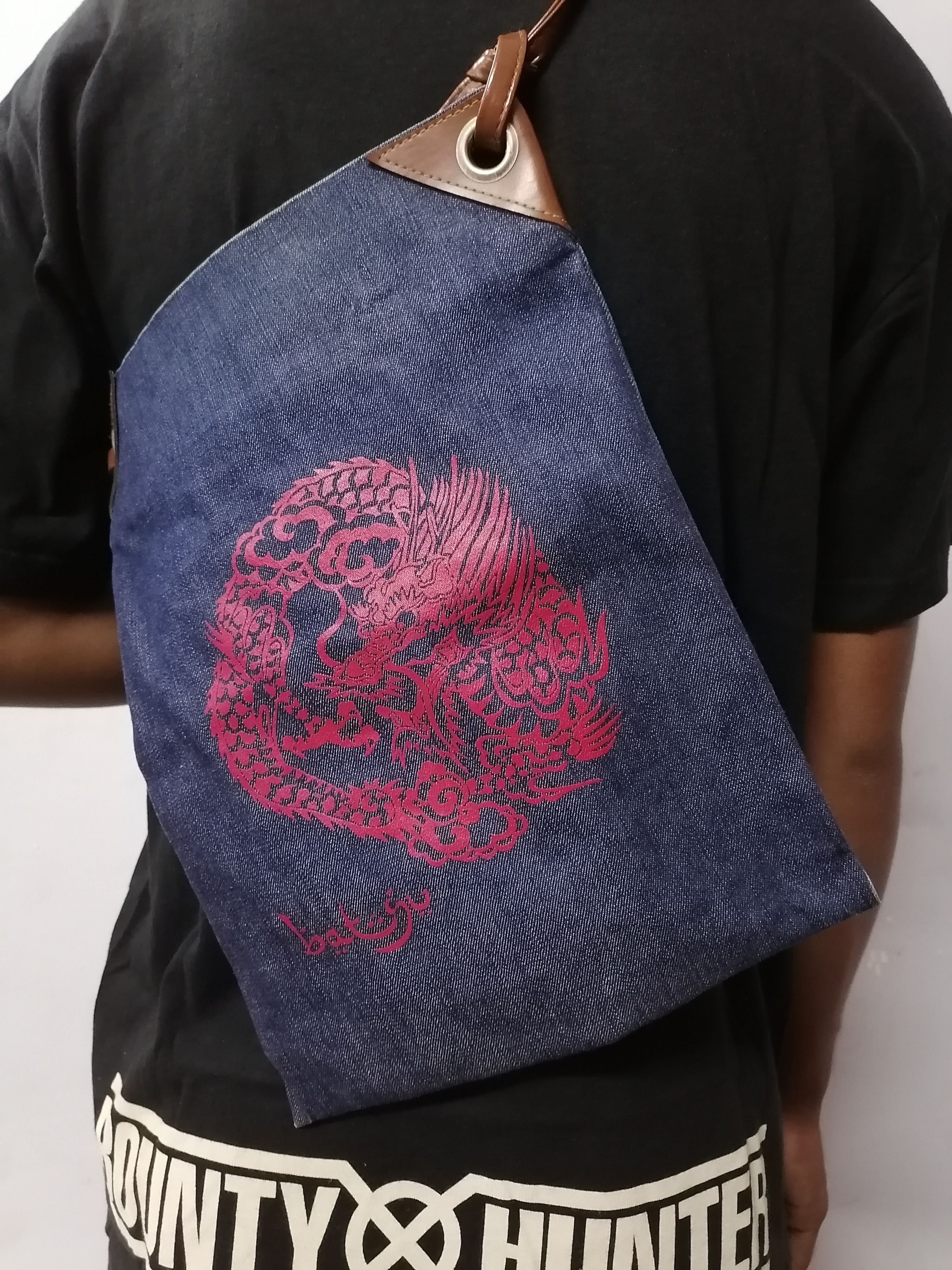 Japanese Brand Batsu Arabic Japan Dragon Denim Crossbody Bag Size ONE SIZE - 4 Thumbnail