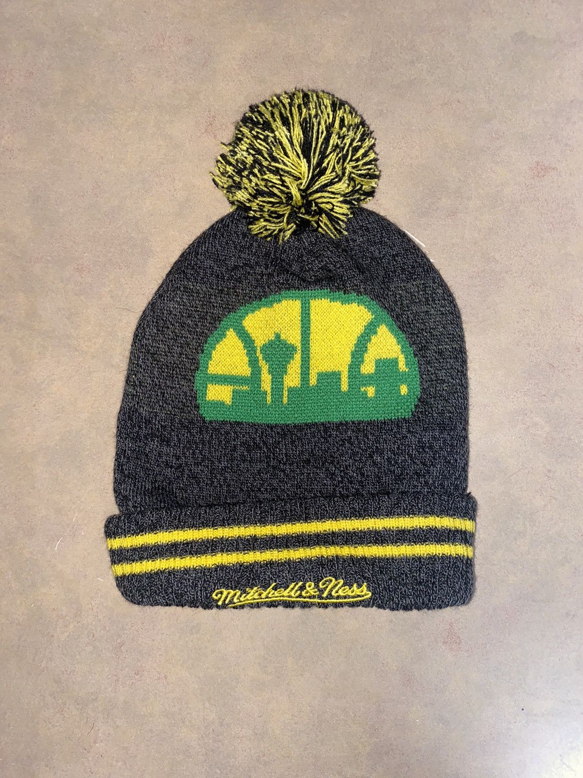 Mitchell & Ness Mitchell & Ness Seattle Supersonics Pom Pom Beanie Size ONE SIZE - 1 Thumbnail