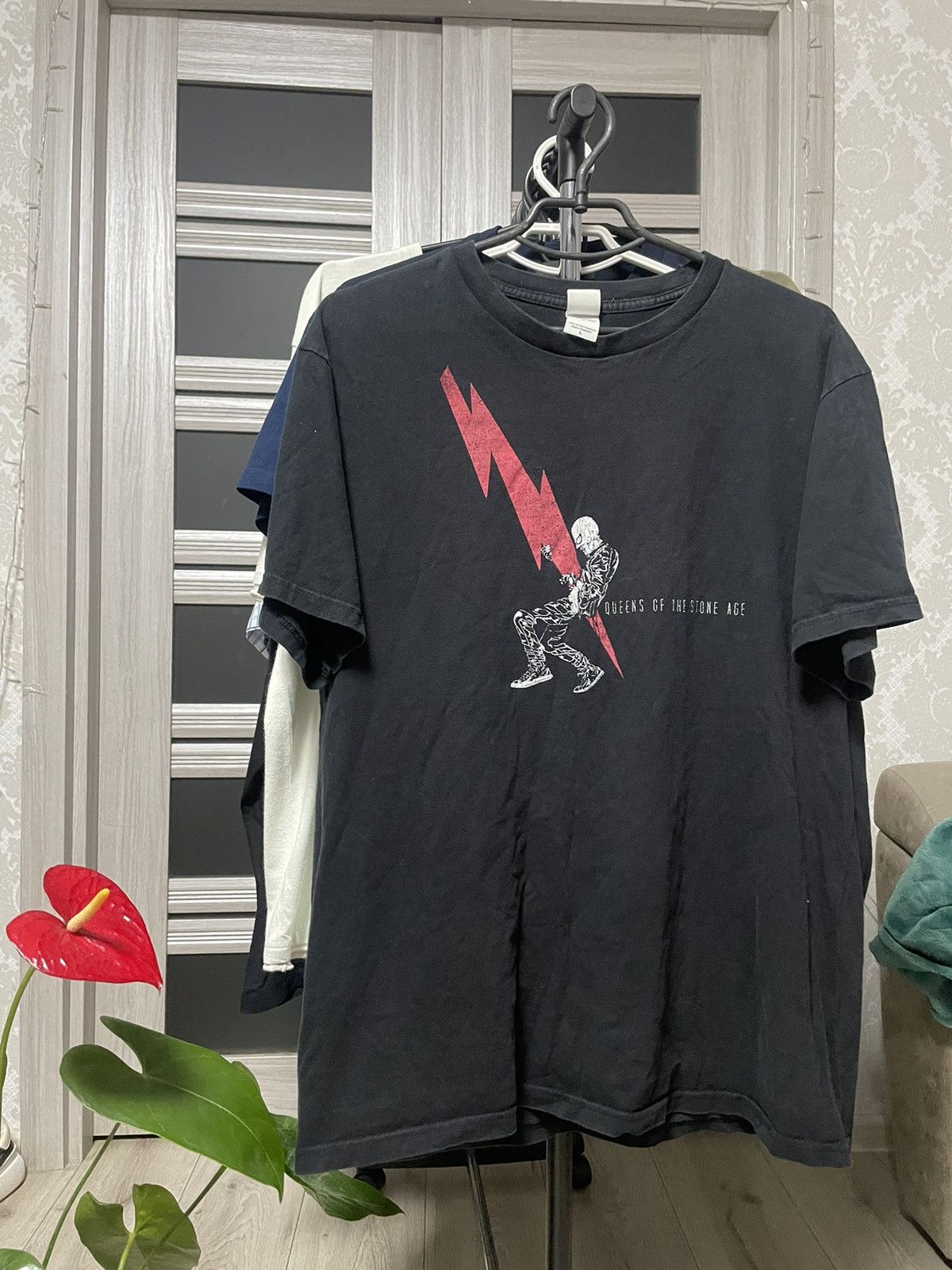 Band Tees × Vintage Vintage 00s Queens Of The Stone Age T Shirt Black Tee Size US L / EU 52-54 / 3 - 1 Thumbnail