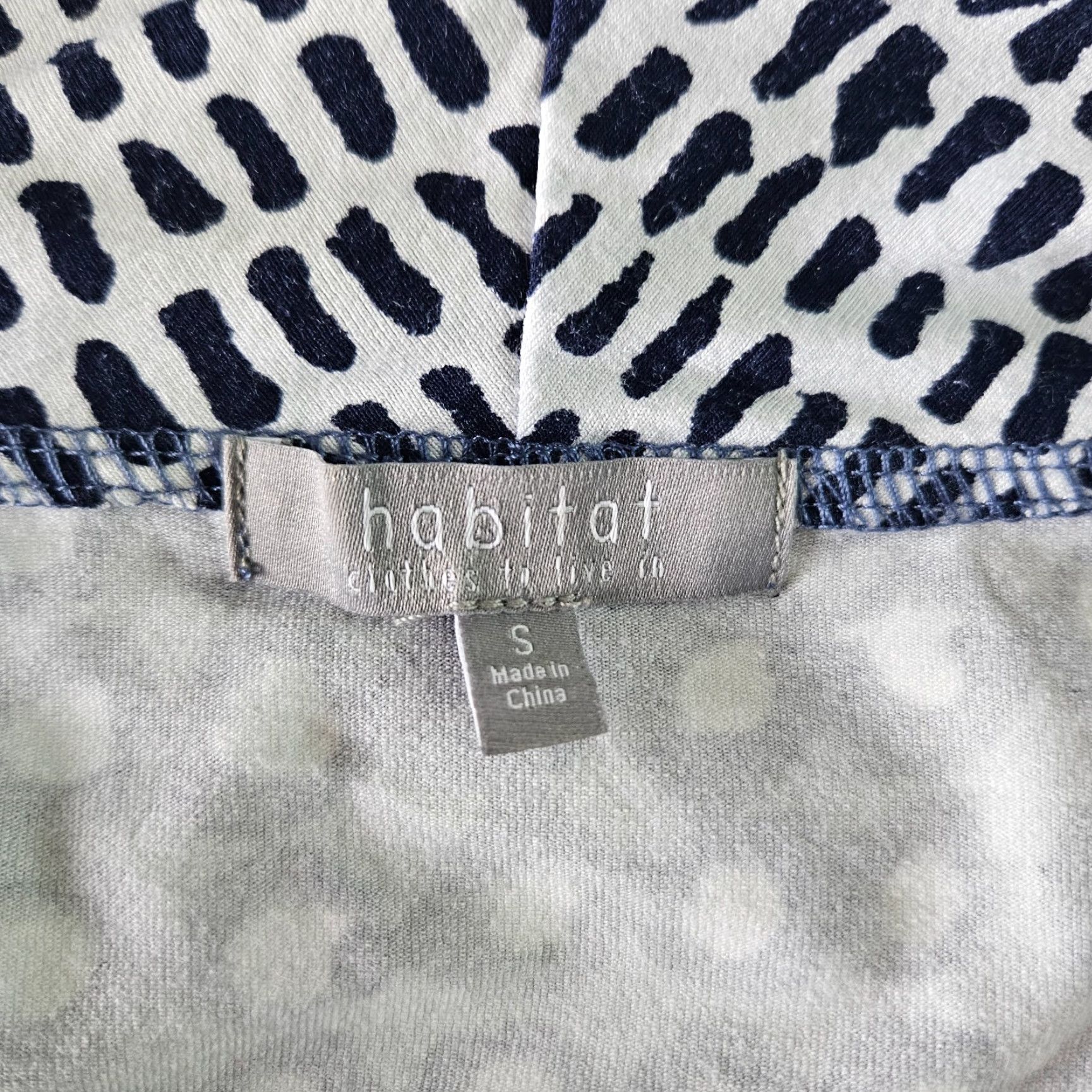 Habitat Habitat Womens Top Sleeveless Blue White Asymmetrical Hem Rayon Small Shirt Womens Adults Small Blue White Sleeveless Rayon Spandex Habitat Size S / US 4 / IT 40 - 6 Thumbnail