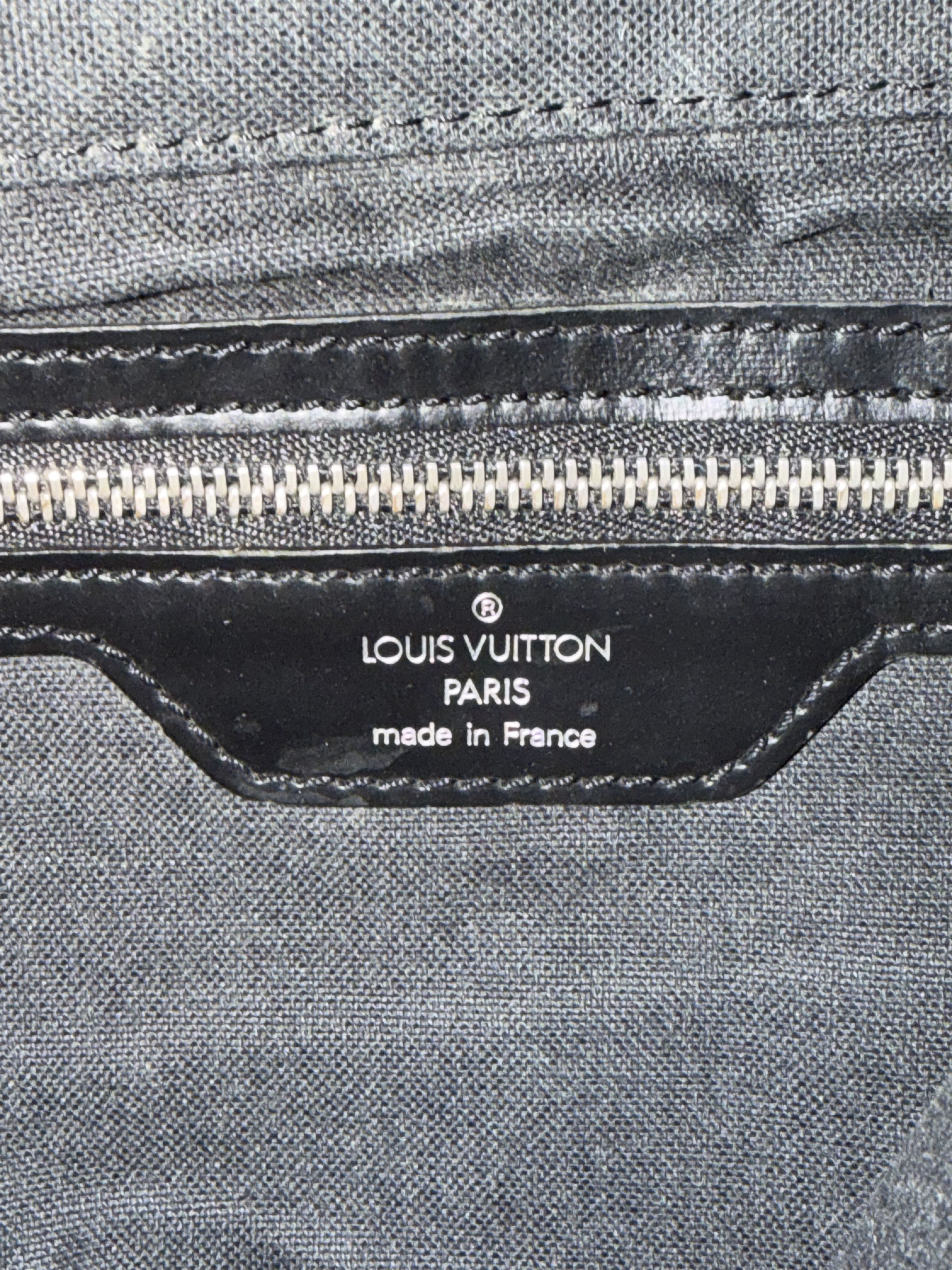 Louis Vuitton LOUIS VUITTON Black Taiga Leather Viktor Messenger Bag Size ONE SIZE - 9 Thumbnail