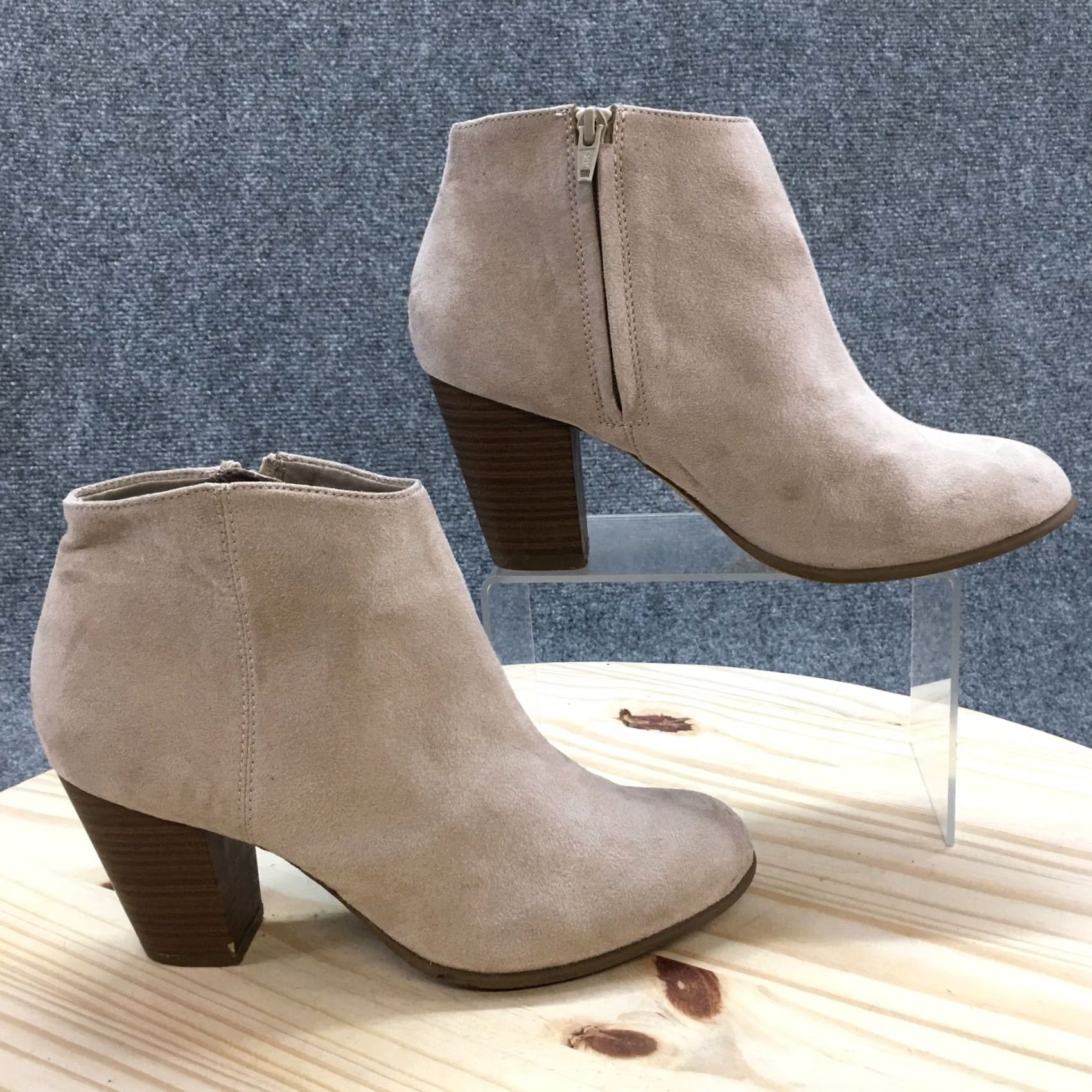 Old Navy Old Navy Boots Womens 9 Ankle Booties Beige Faux Suede Heel Zip Casual Bootie Size US 9 / IT 39 - 2 Thumbnail