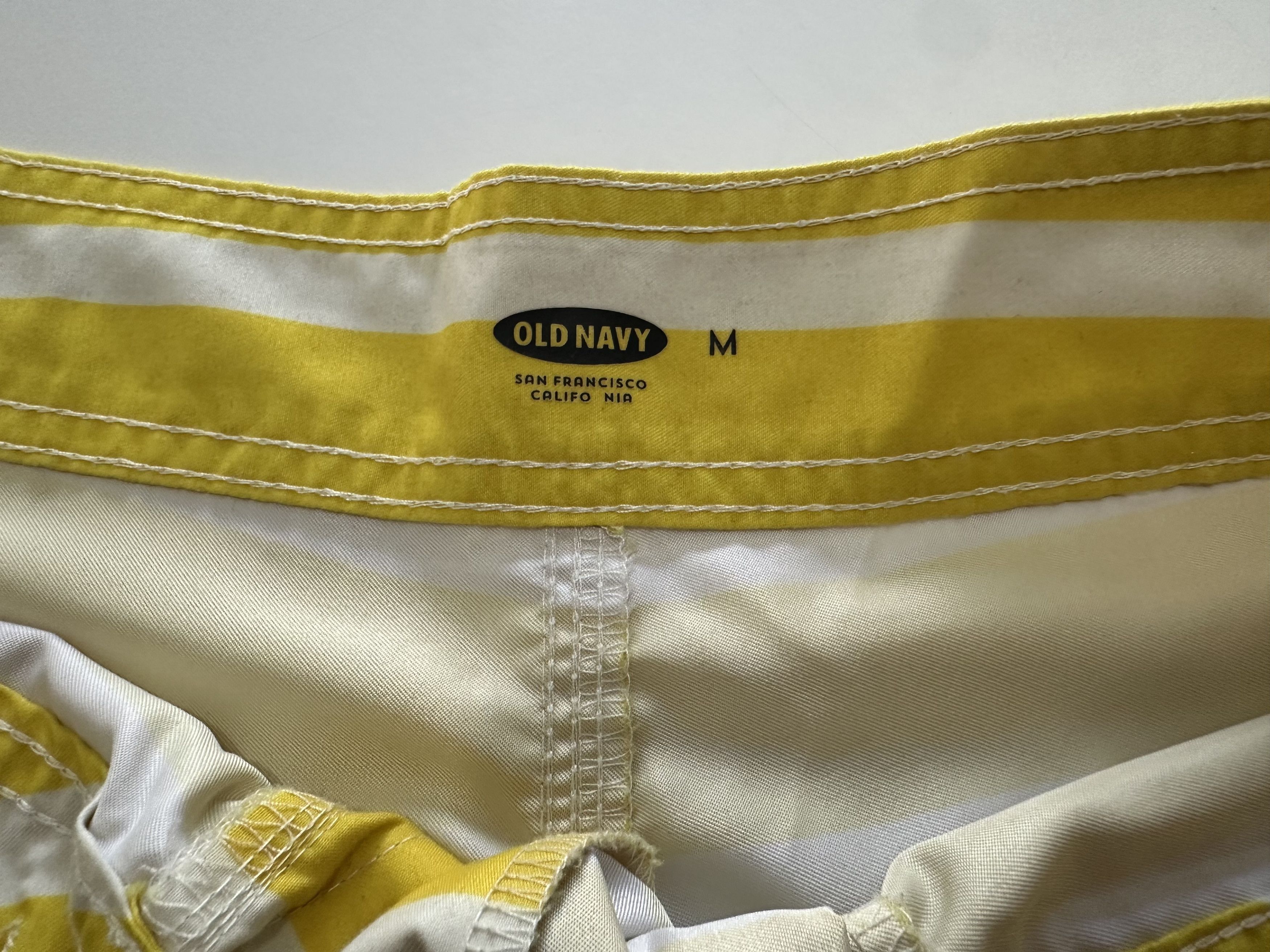 Old Navy Mens Old Navy Swim Trunks/Shorts Medium Yellow/White Stripes Size US 34 / EU 50 - 2 Thumbnail