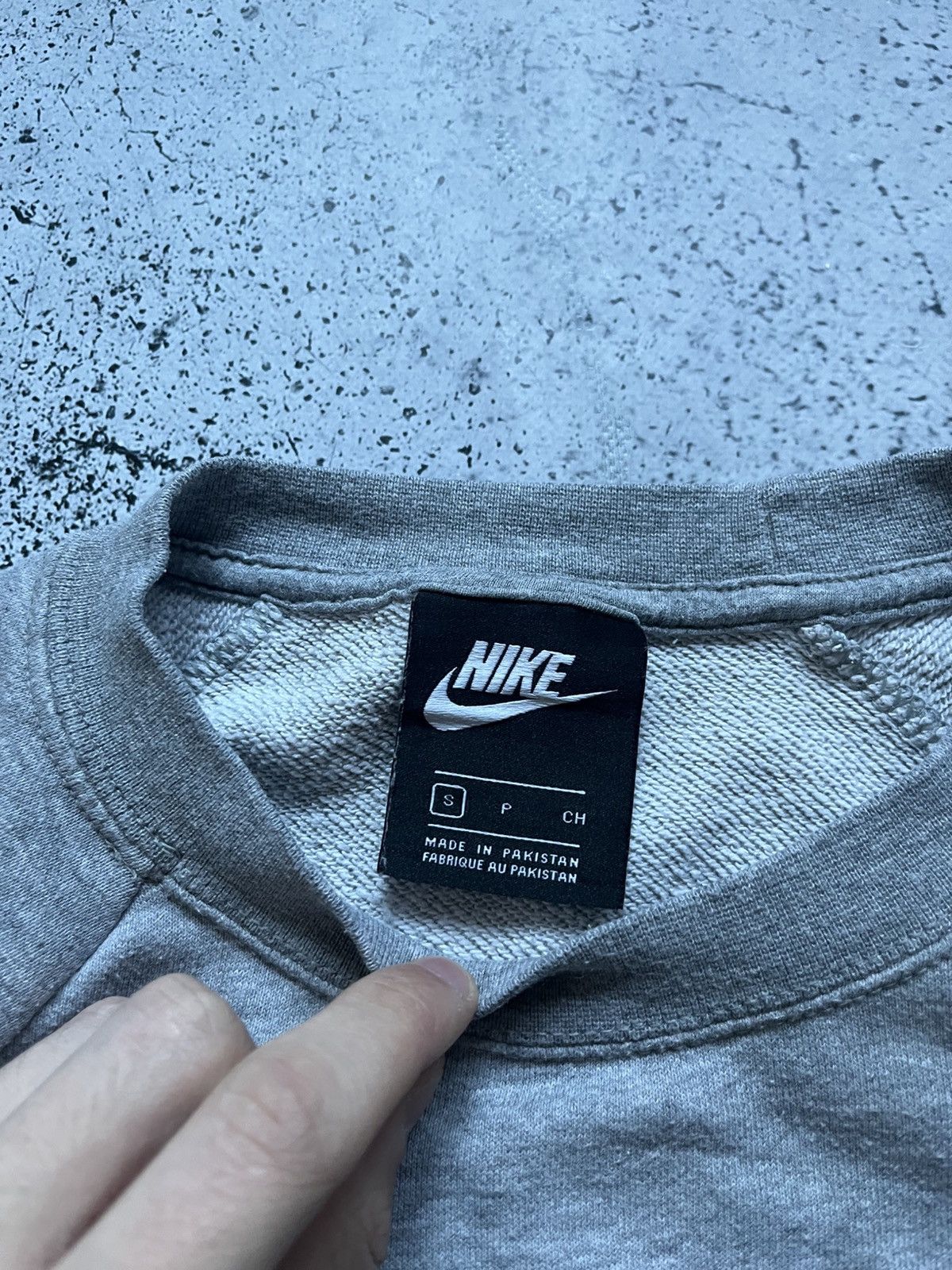Nike Vintage Nike Mini Swoosh Sweatshirt Y2K USA Grey Size S Size US S / EU 44-46 / 1 - 5 Thumbnail