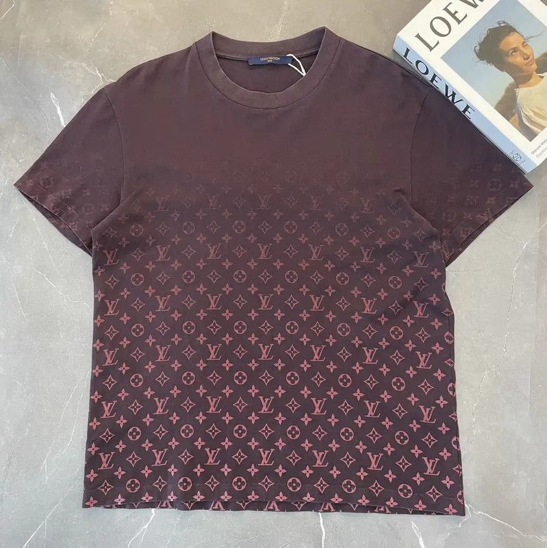 Louis Vuitton Louis Vuitton Men's Burgundy Cotton Short Sleeve T-Shirt 0089 Size US L / EU 52-54 / 3 - 1 Thumbnail
