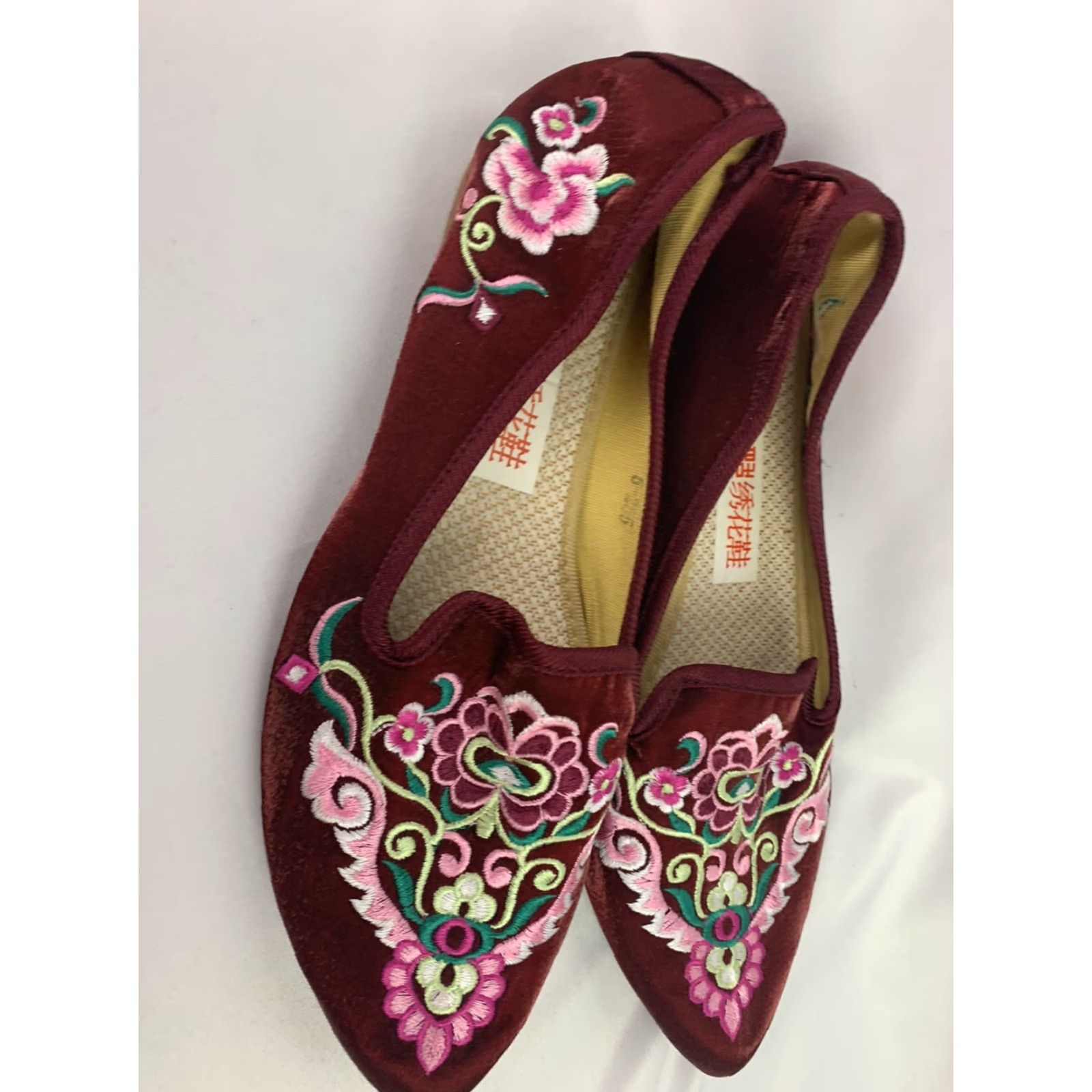 Vintage VINTAGE 8 Women's Silky Burgundy Pink Embroidered Slip on Loafers Flats Pointed Toe Size US 8 / IT 38 - 4 Thumbnail