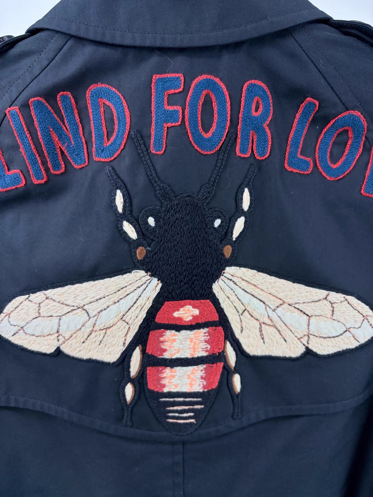 Gucci GUCCI Runway Bee Embroidered Long Trench Coat Size US S / EU 44-46 / 1 - 3 Thumbnail