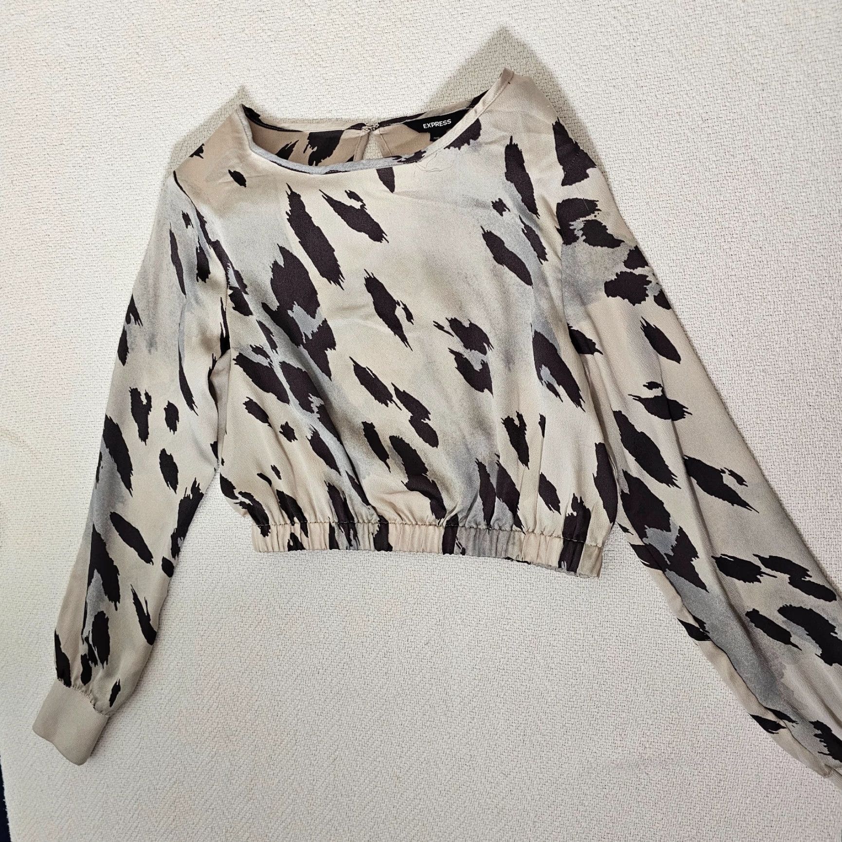 Express Express Women's Size XS Strong Shoulder Cropped Cheetah Print Top Blouse Size M / US 6-8 / IT 42-44 - 5 Thumbnail