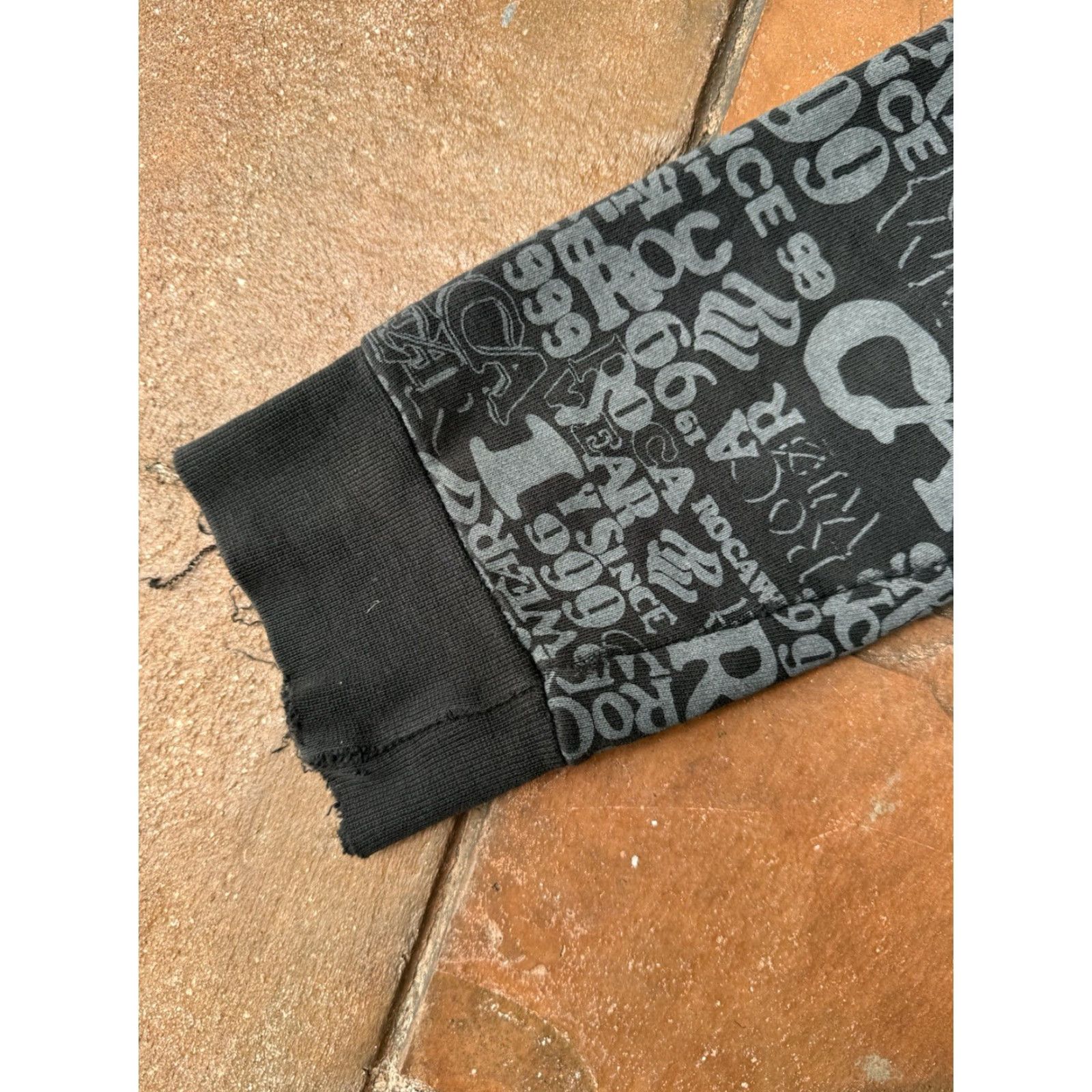 Rocawear VINTAGE Rocawear Zip-Up Hoodie Women's Medium Black Grunge Y2K Logo Zipper Full Zip Hooded Casual Size M / US 6-8 / IT 42-44 - 5 Thumbnail