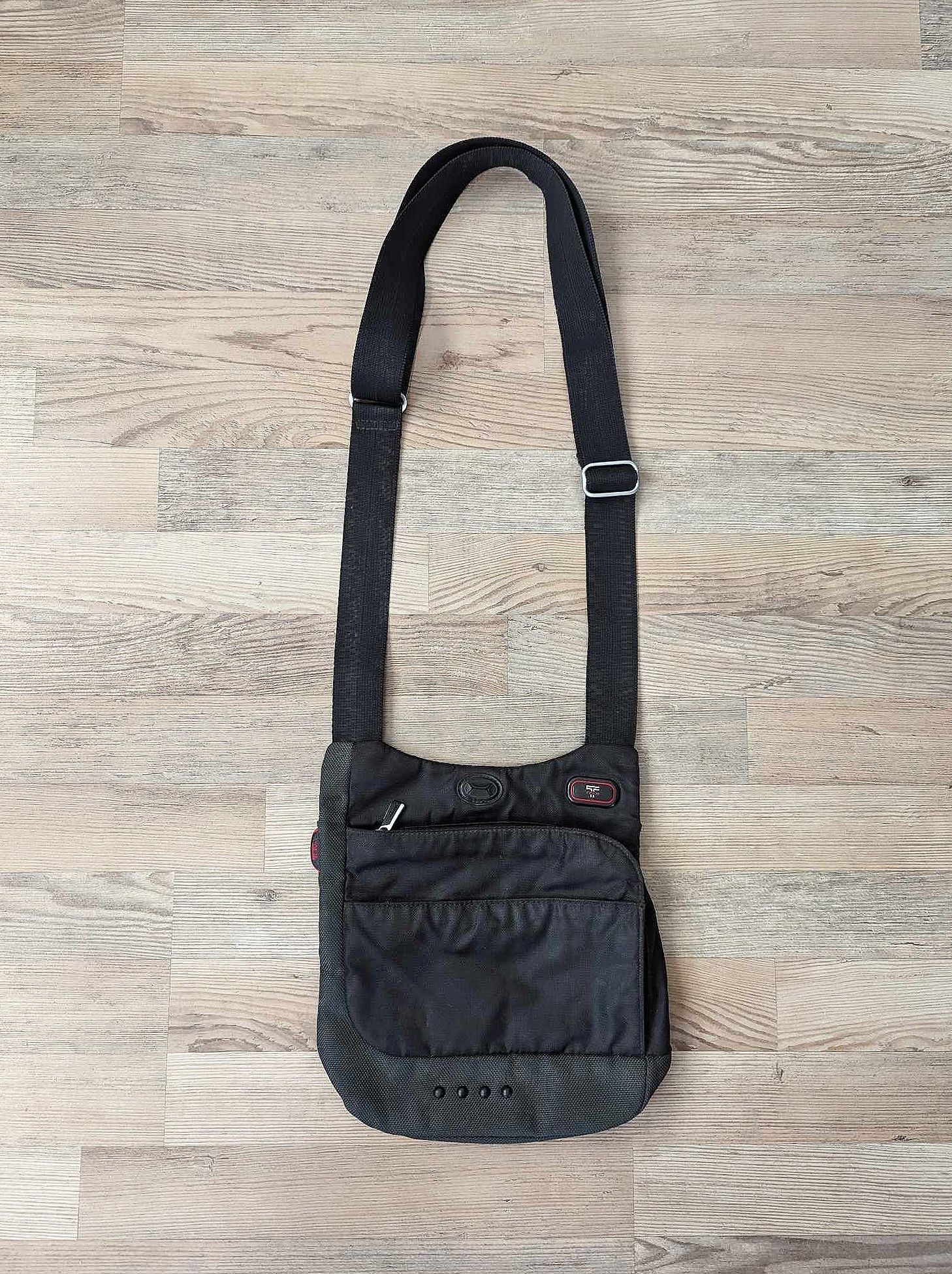 Tumi tech sling bag sales