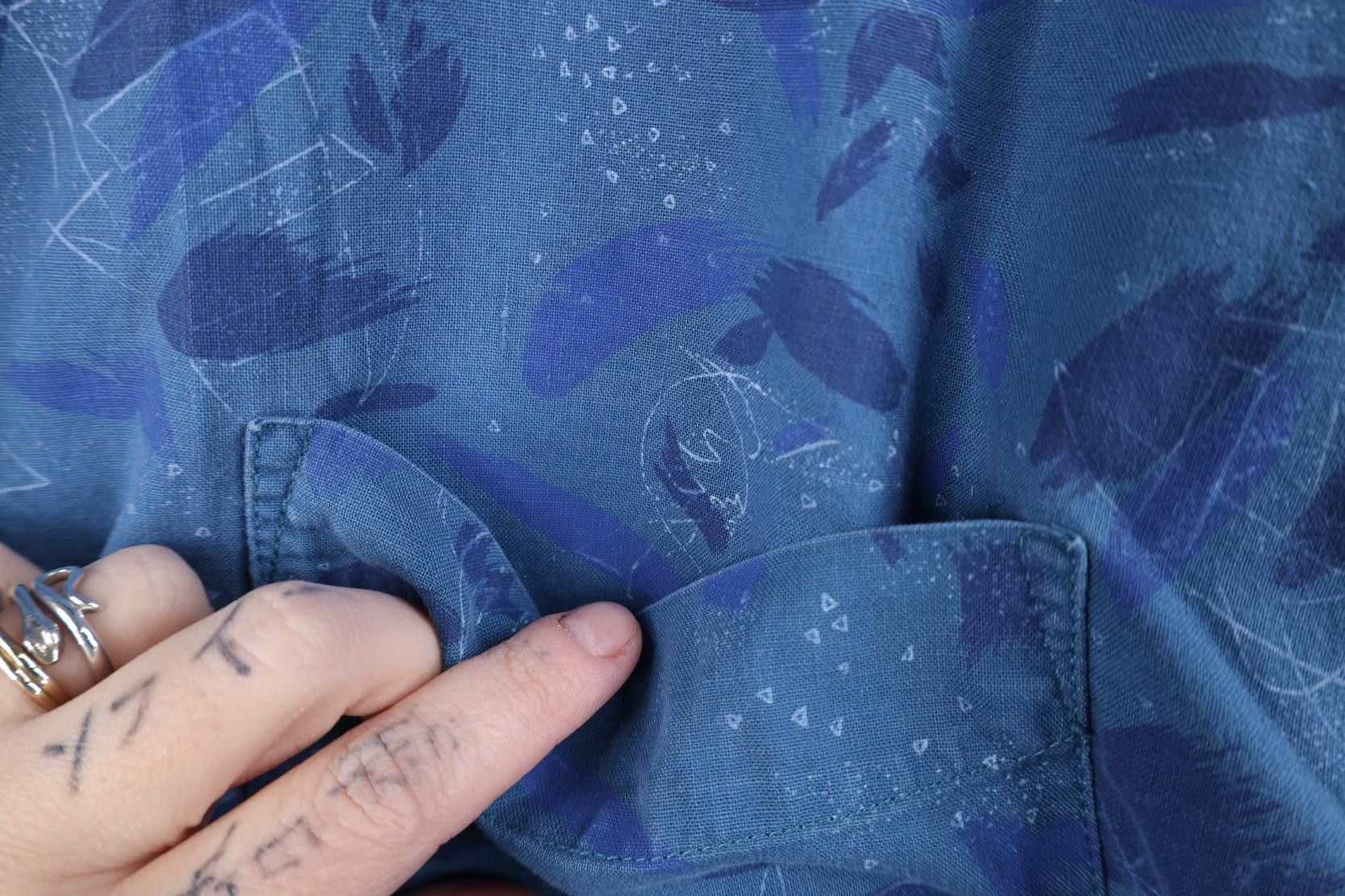 Vintage Vintage 90s Streetwear Abstract Surf Beach Button Shirt Blue Size US L / EU 52-54 / 3 - 5 Thumbnail