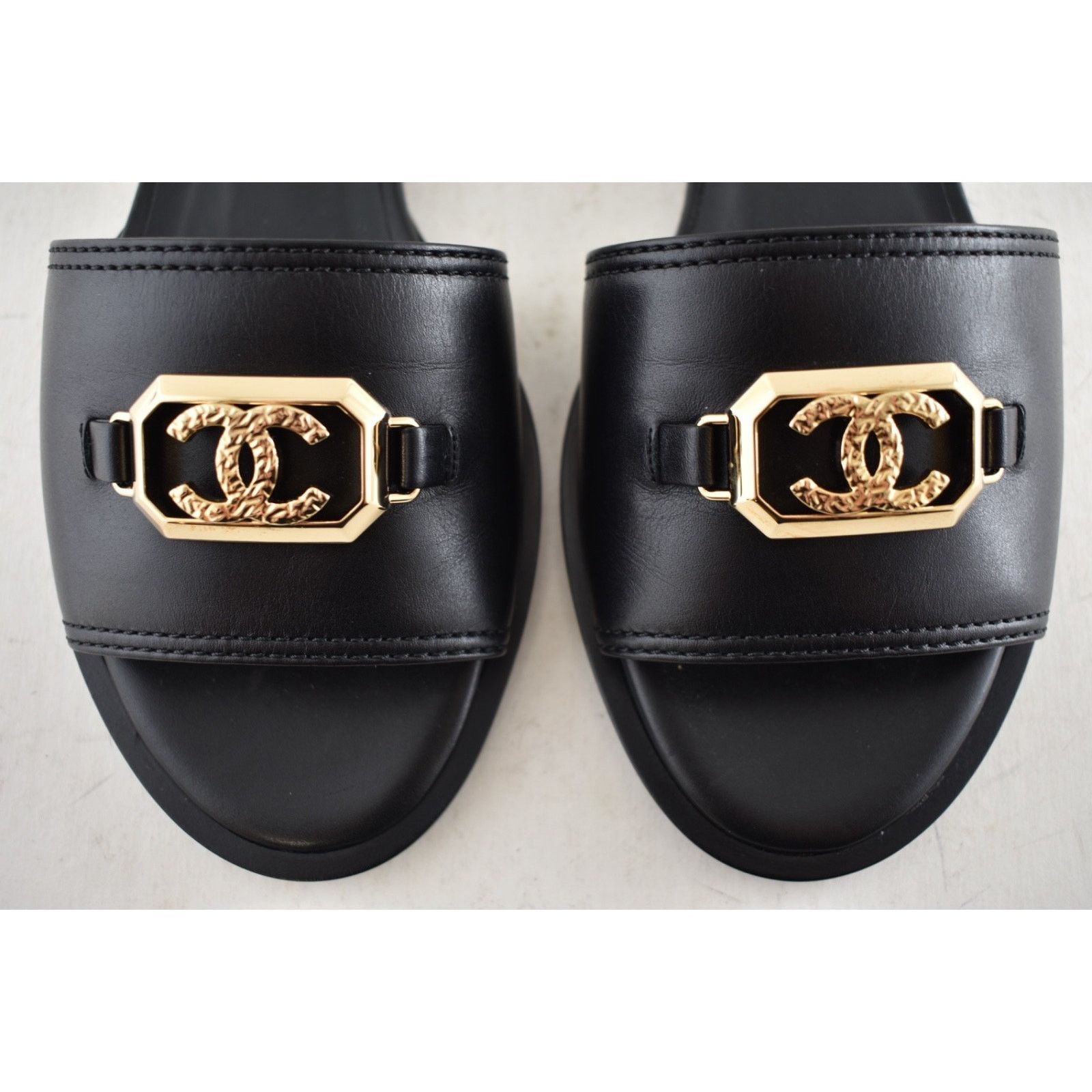 Chanel Chanel Black Shiny Calfskin Gold CC Mule Slides Sandals 38 Size US 8 / IT 38 - 11 Thumbnail