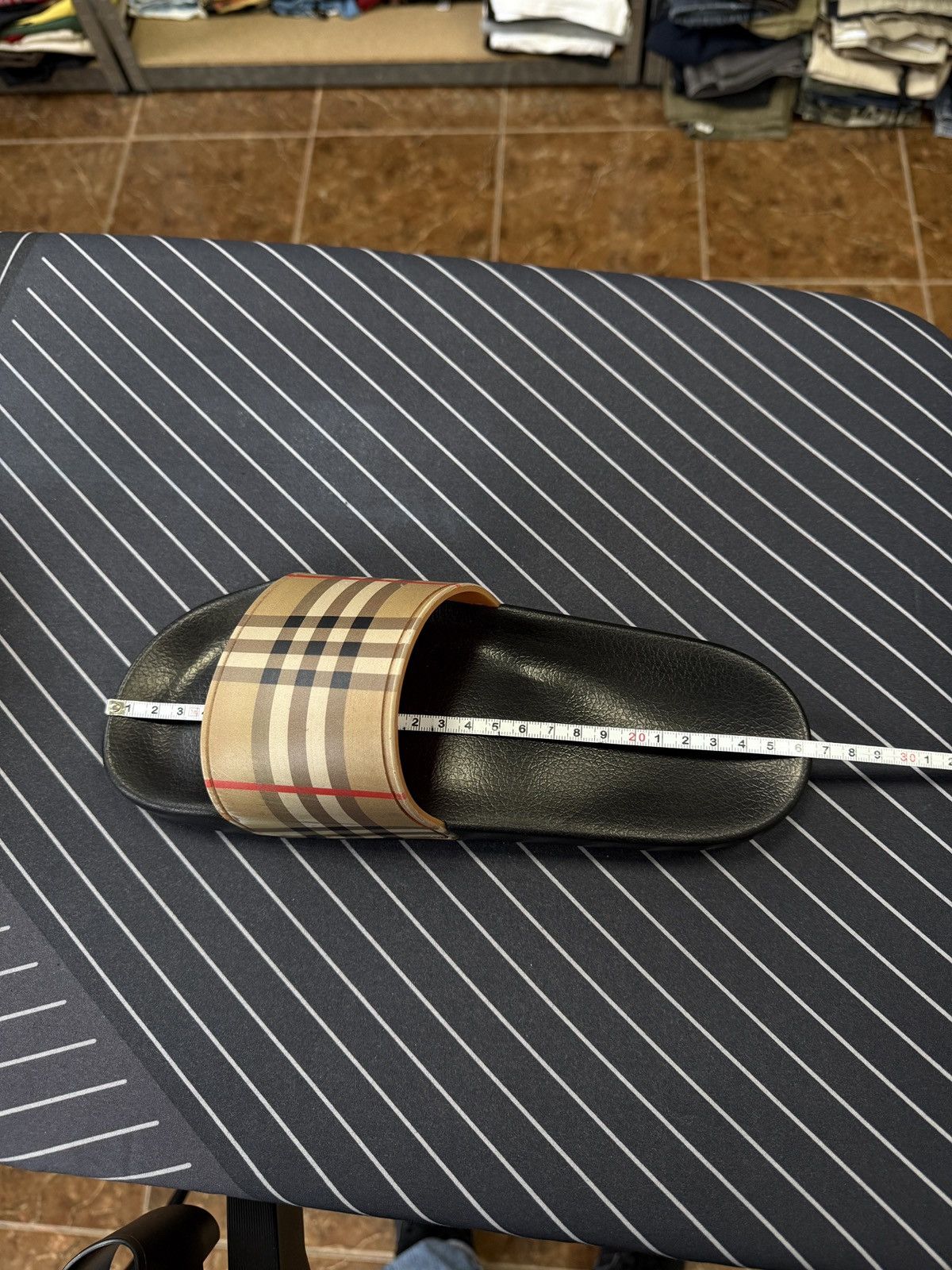 Burberry 🇬🇧 Burberry Nova Check Slides Pool Sandals Made in Italy Size US 6.5 / EU 39-40 - 9 Thumbnail