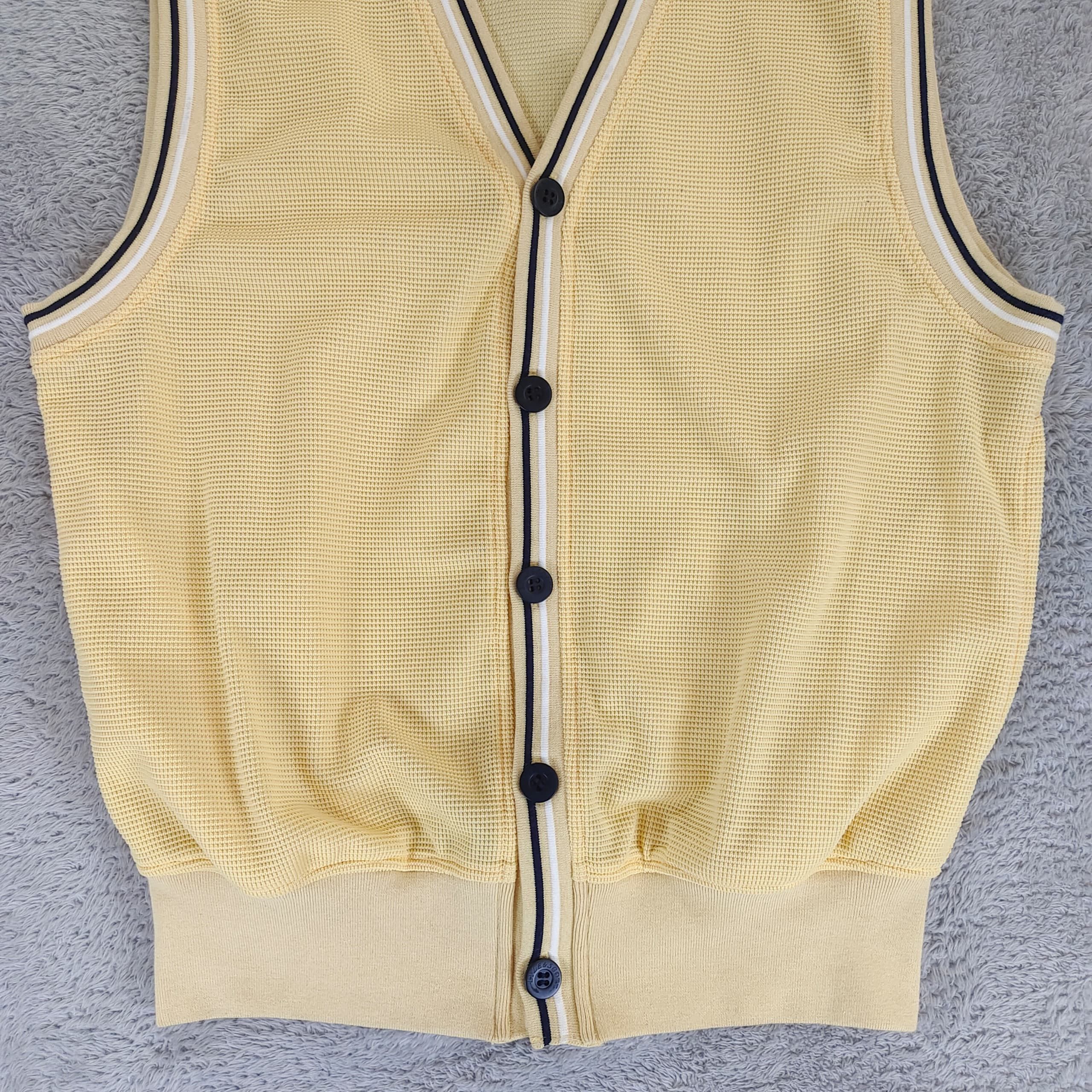 Lyle & Scott VINTAGE LYLE & SCOTT GOLF SLEEVE LESS BUTTON UP TANK VEST Size US M / EU 48-50 / 2 - 3 Thumbnail