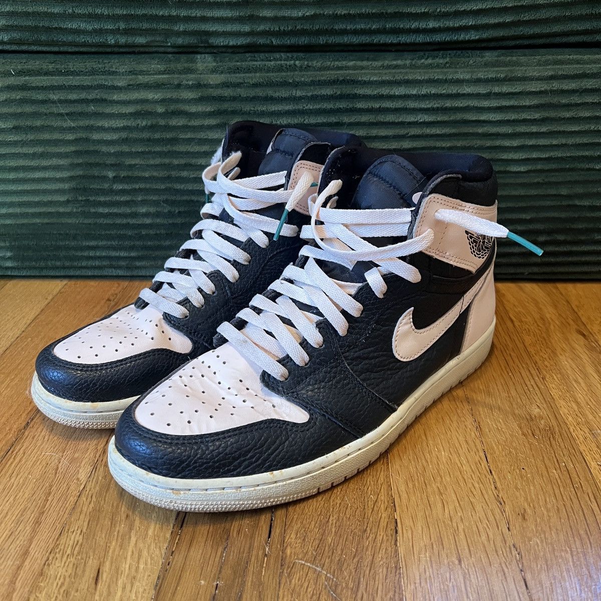 Nike Nike Jordan 1 - Crimson Tint Size US 10.5 / EU 43-44 - 1 Thumbnail