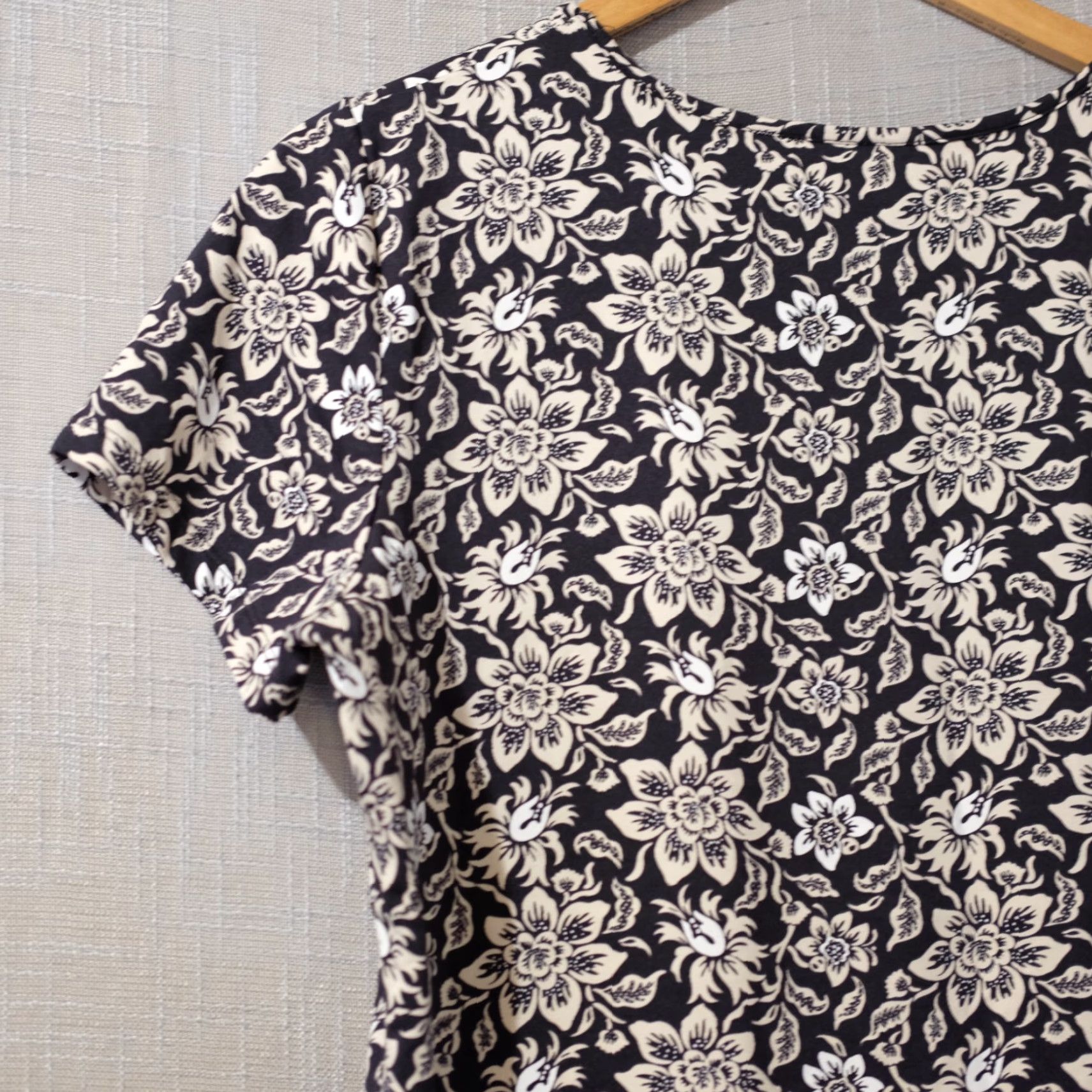Vintage VINTAGE Covington T-Shirt Floral Short Sleeve Crew Neck Black/White Womens XL #A16-17 Size XL / US 12-14 / IT 48-50 - 6 Thumbnail