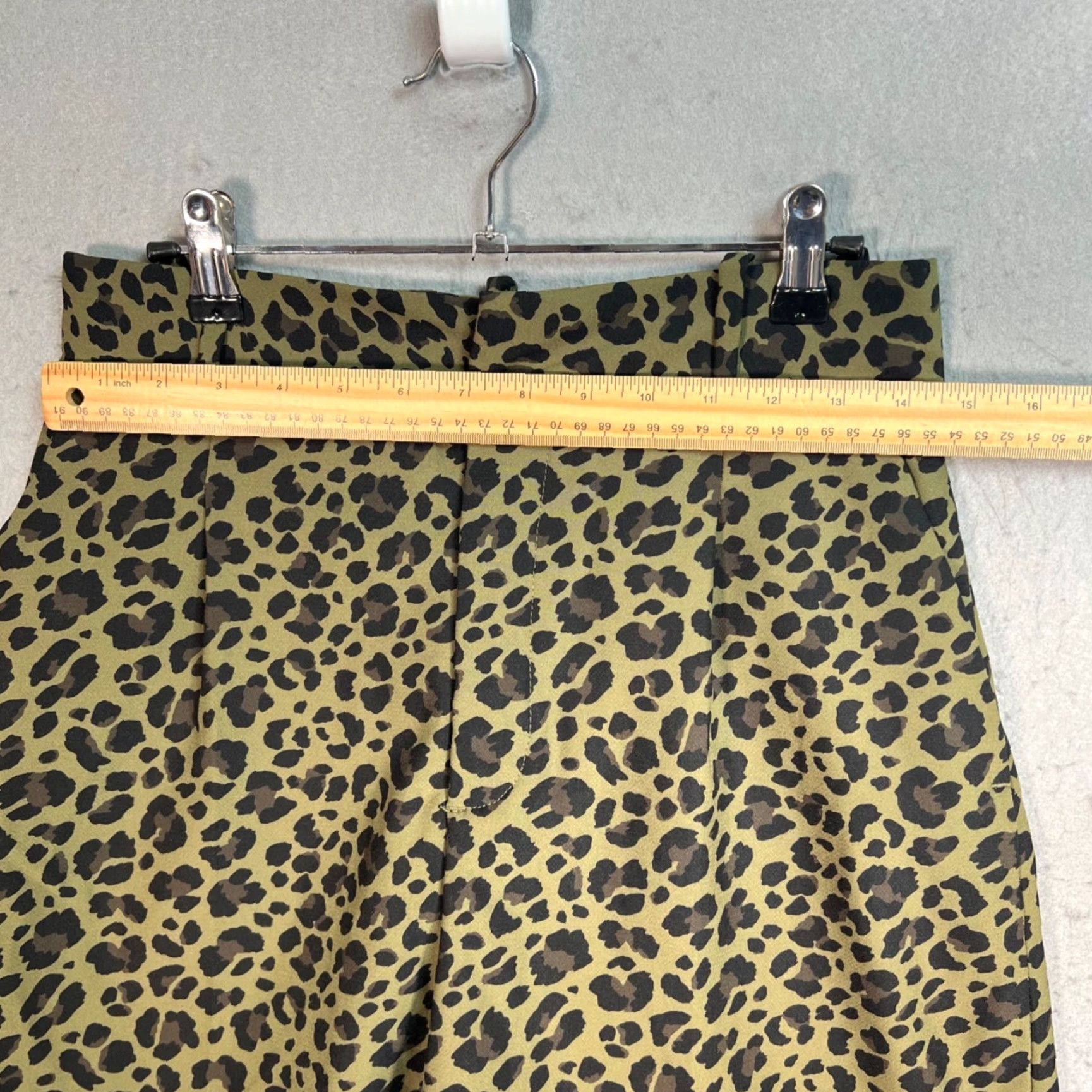 Zara Zara Womens Bermuda Shorts Leopard Print High-Waisted Medium Green Adult Womens Regular Polyester Elastane Blend- 4.5 In Inseam Size 32" / US 10 / IT 46 - 5 Thumbnail