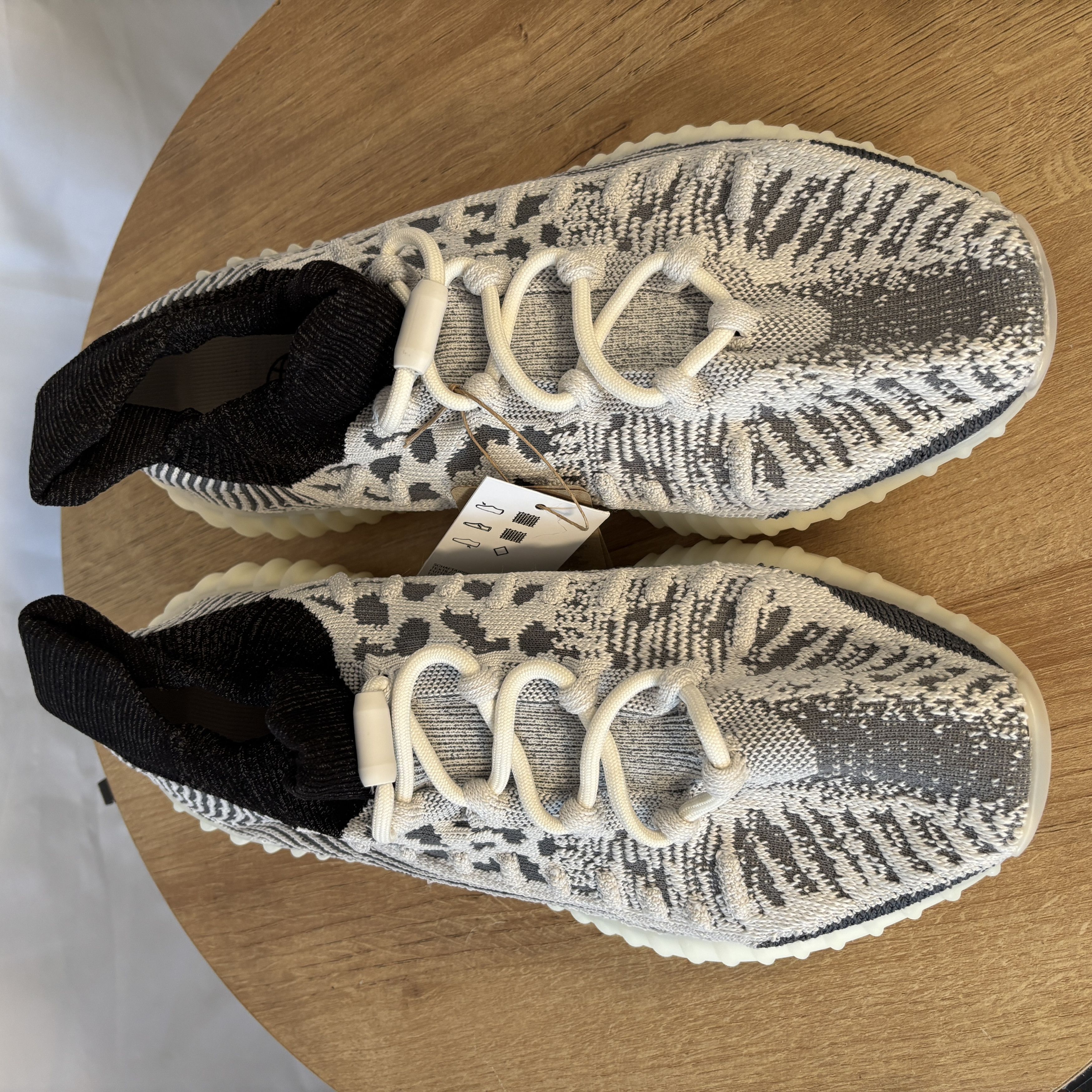 Adidas × Kanye West Adidas Yeezy Boost 350 V2 CMPCT Panda IG9608 10M NWT/DS Size US 10 / EU 43 - 2 Thumbnail