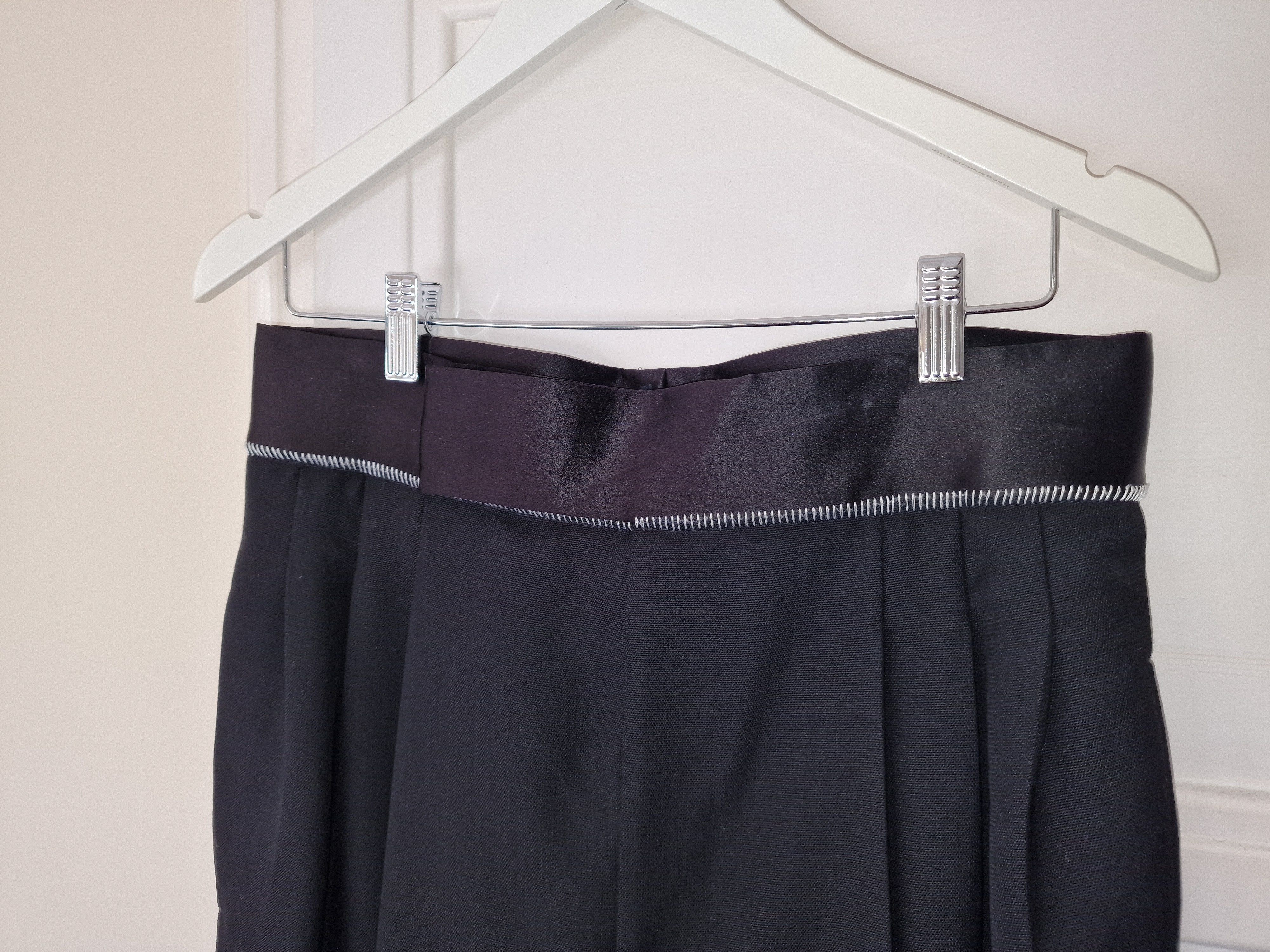 Haider Ackermann SS18 Black High Waist Silk Waistband Pleated Trousers (46) Size US 30 / EU 46 - 2 Thumbnail