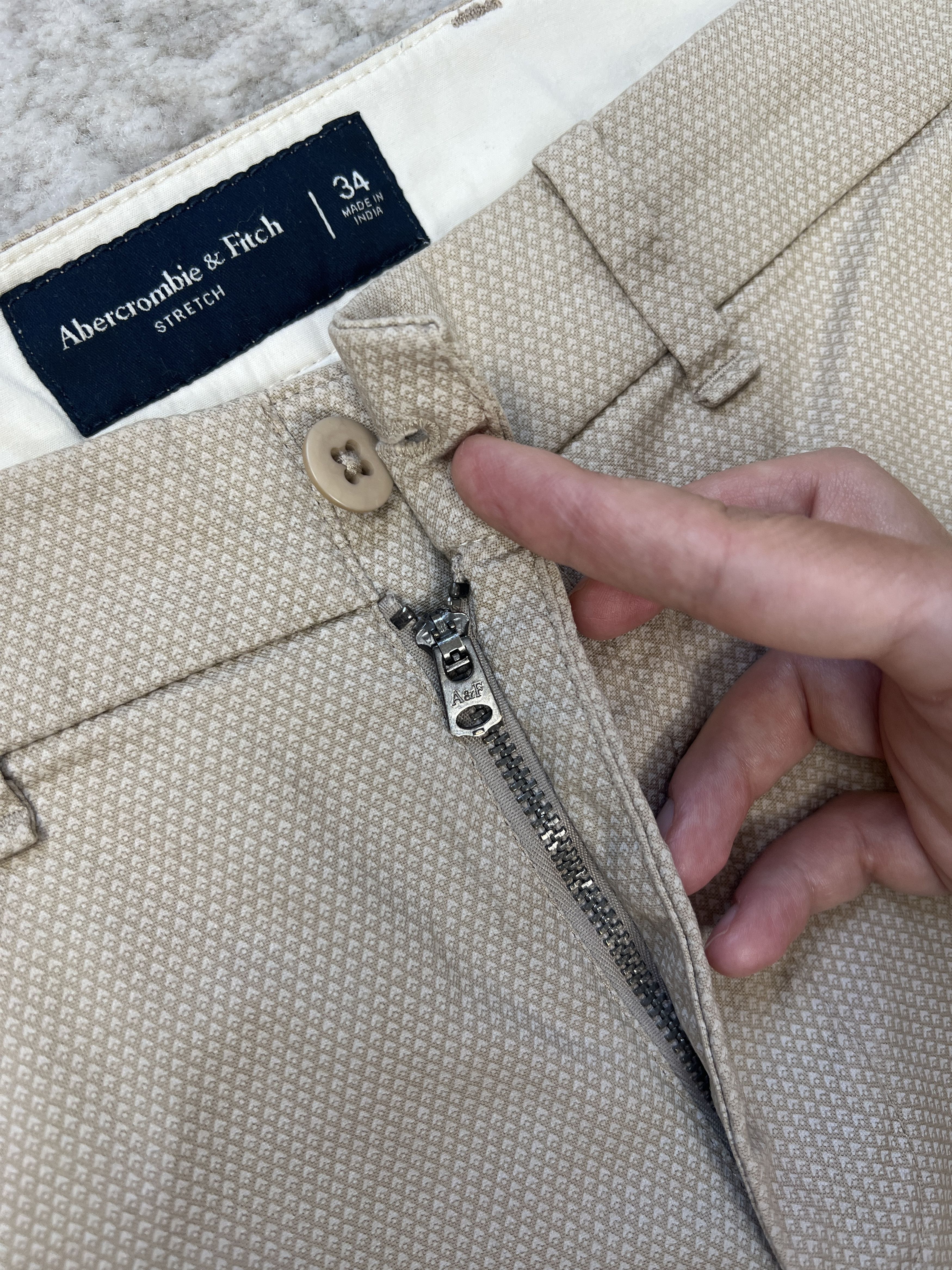 Abercrombie & Fitch Abercrombie & Fitch Beige Stretch Shorts – Size 34 Size US 34 / EU 50 - 6 Thumbnail