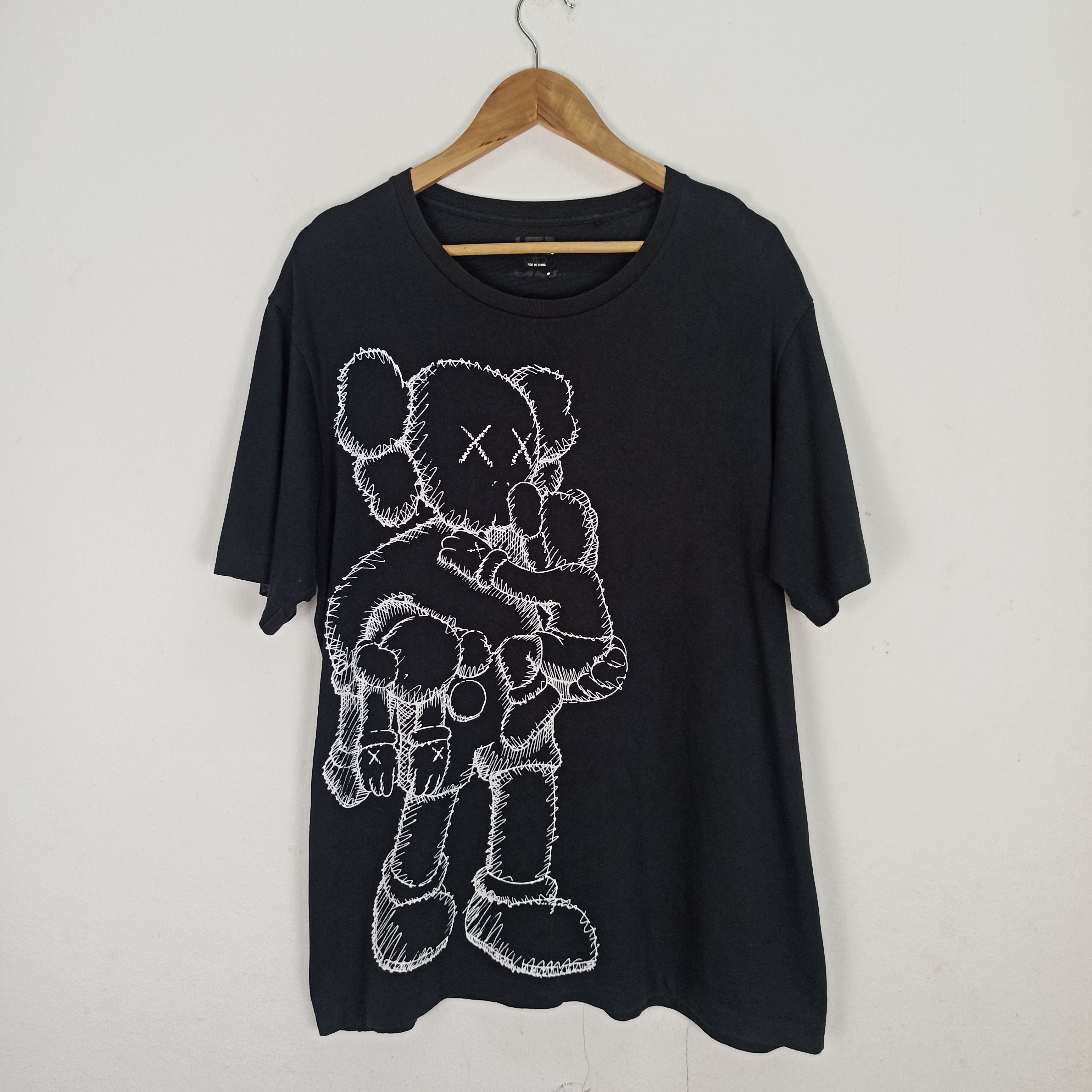 Kaws 🔥STEALS🔥 VINTAGE KAWS VERY RARE BY UNIQLO Size US XL / EU 56 / 4 - 1 Thumbnail