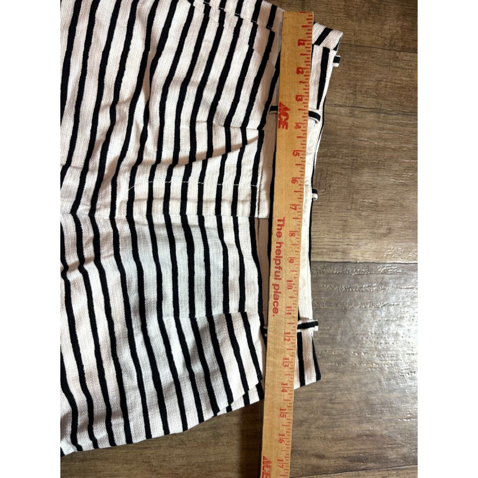 J.Crew J.CREW Shorts Women Size 2 Cotton White Black Stripes RN 77288 Striped Flat Front Pockets Chino Lightweight Casual Summer Spring Classic Knit? Size 26" / US 2 / IT 38 - 2 Thumbnail