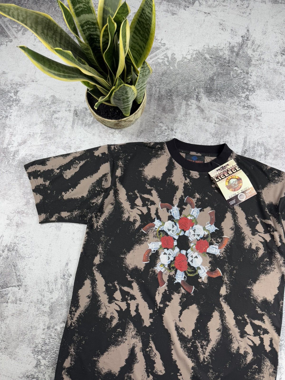 Band Tees RARE Vintage NEW Guns N Roses 1993 Rap Tie Dye T Shirt Tee Size US L / EU 52-54 / 3 - 5 Thumbnail